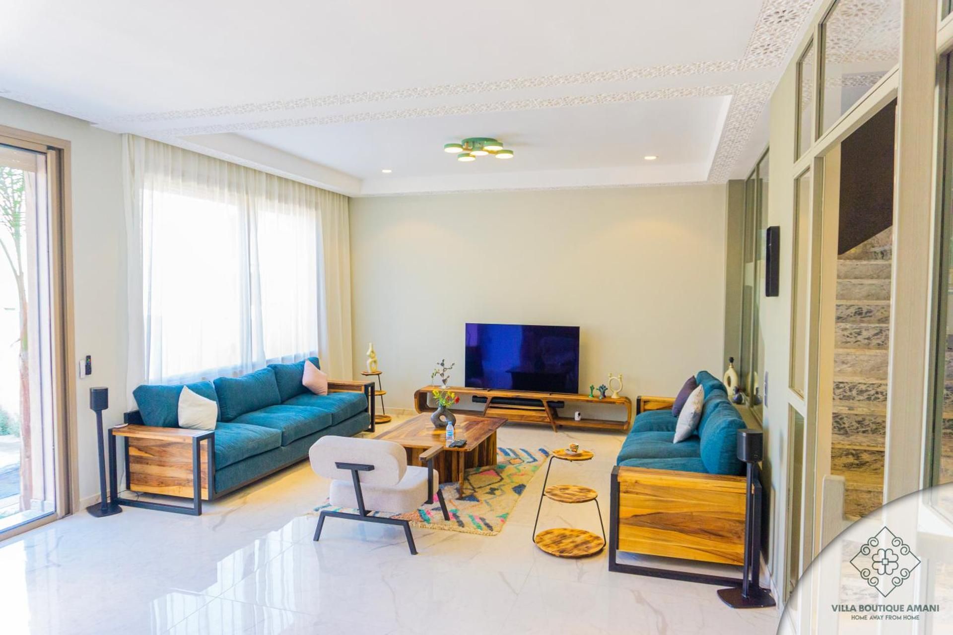 shared lounge/tv area