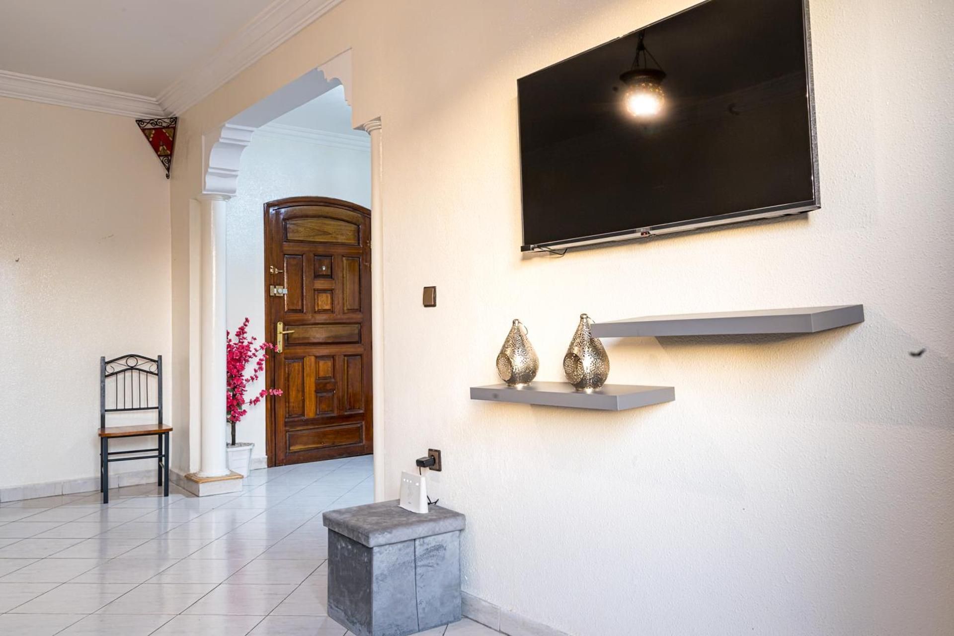 shared lounge/tv area