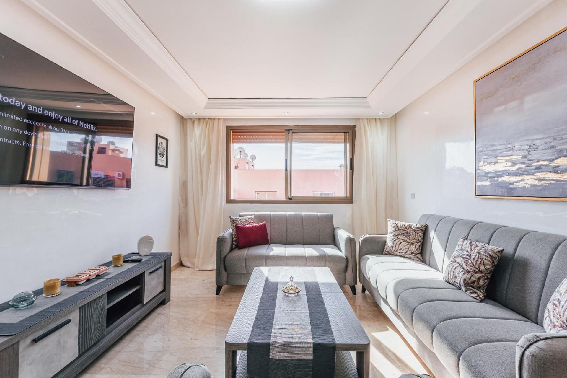 DELUXE APARTMENT