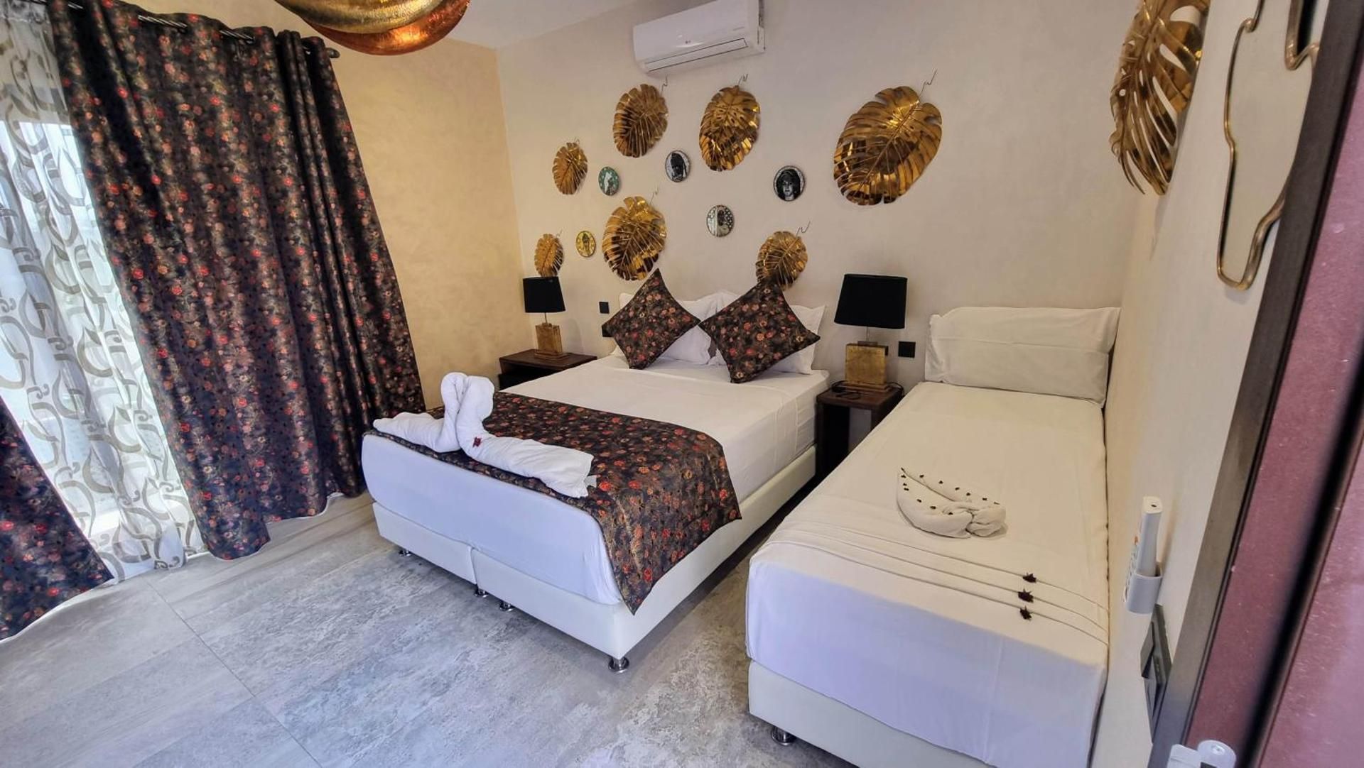 Stylish hotel Deluxe Triple Room 2