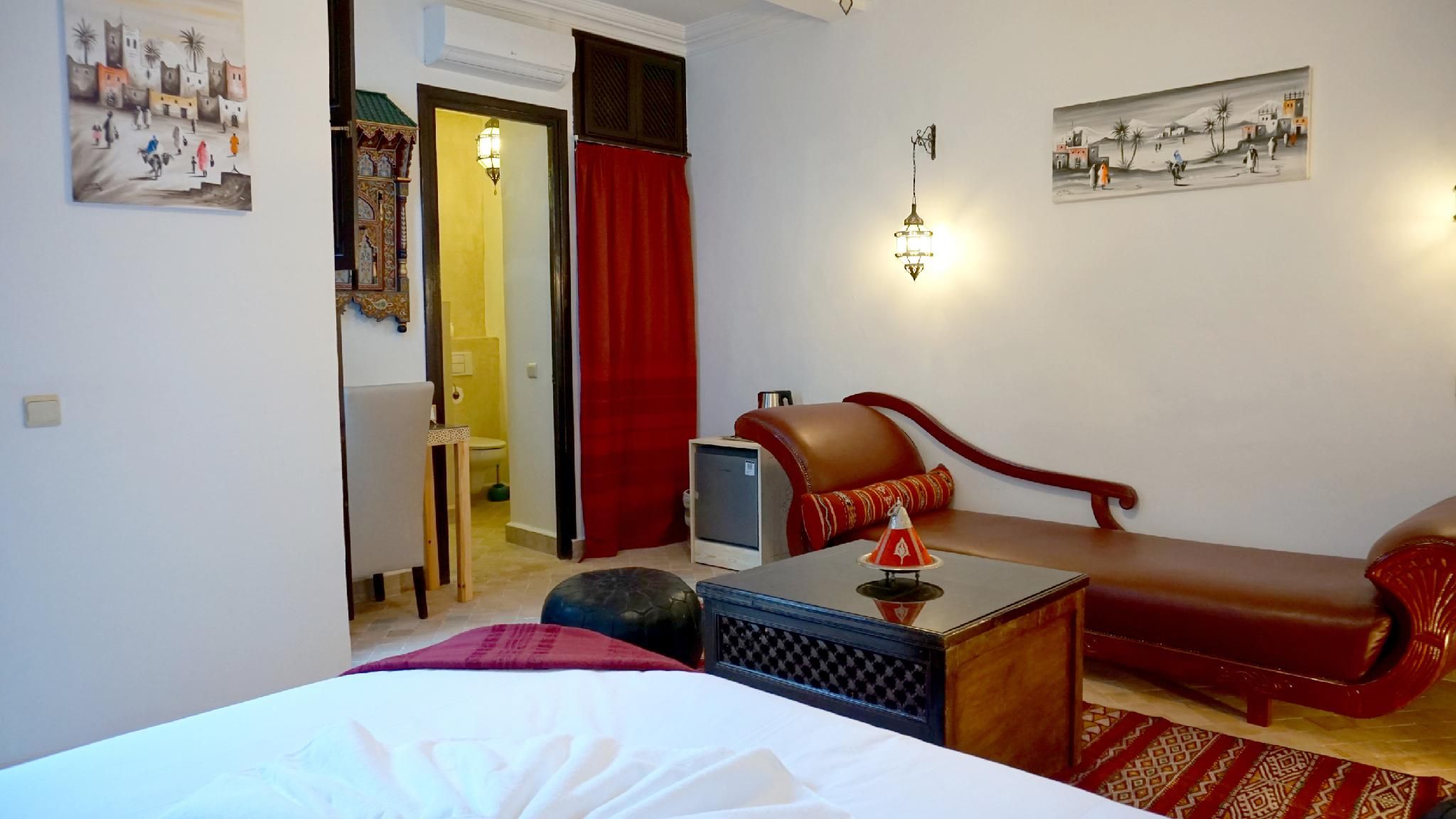 Suite Junior-Douche-Suite-Vue sur la cour-Agadir