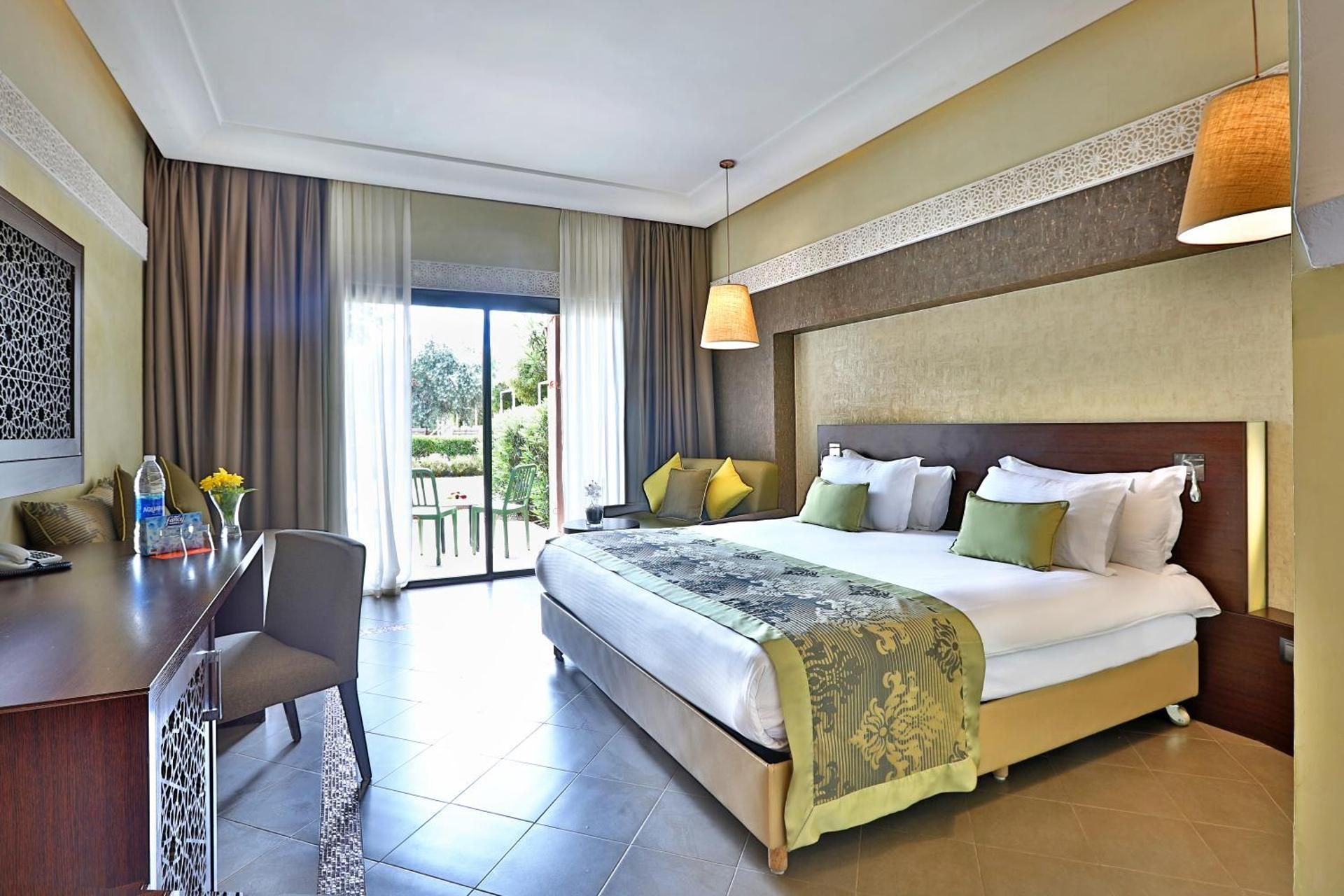 Deluxe Room, Queen Size Bed, Garden View