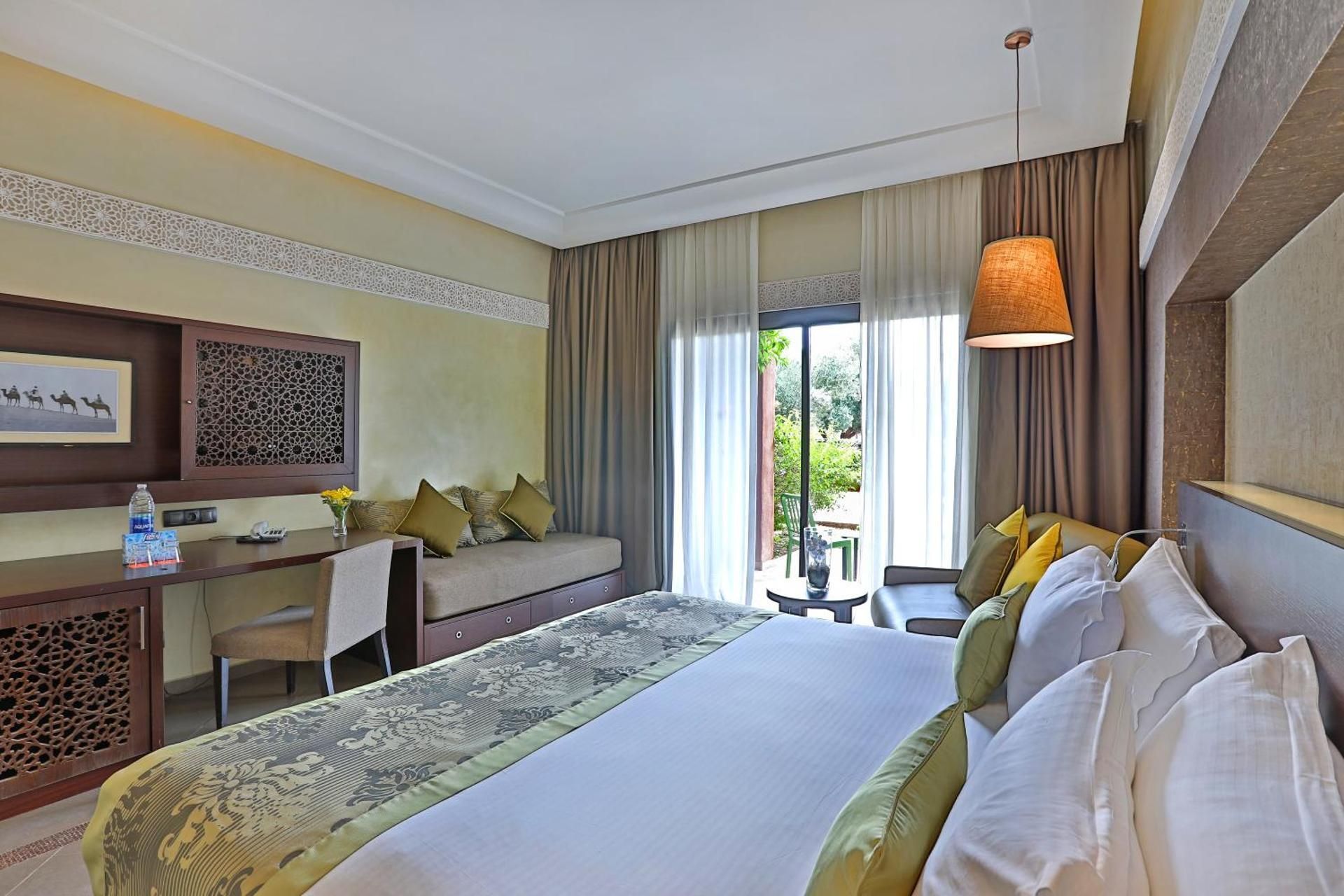 Deluxe Room, Queen Size Bed, Garden View