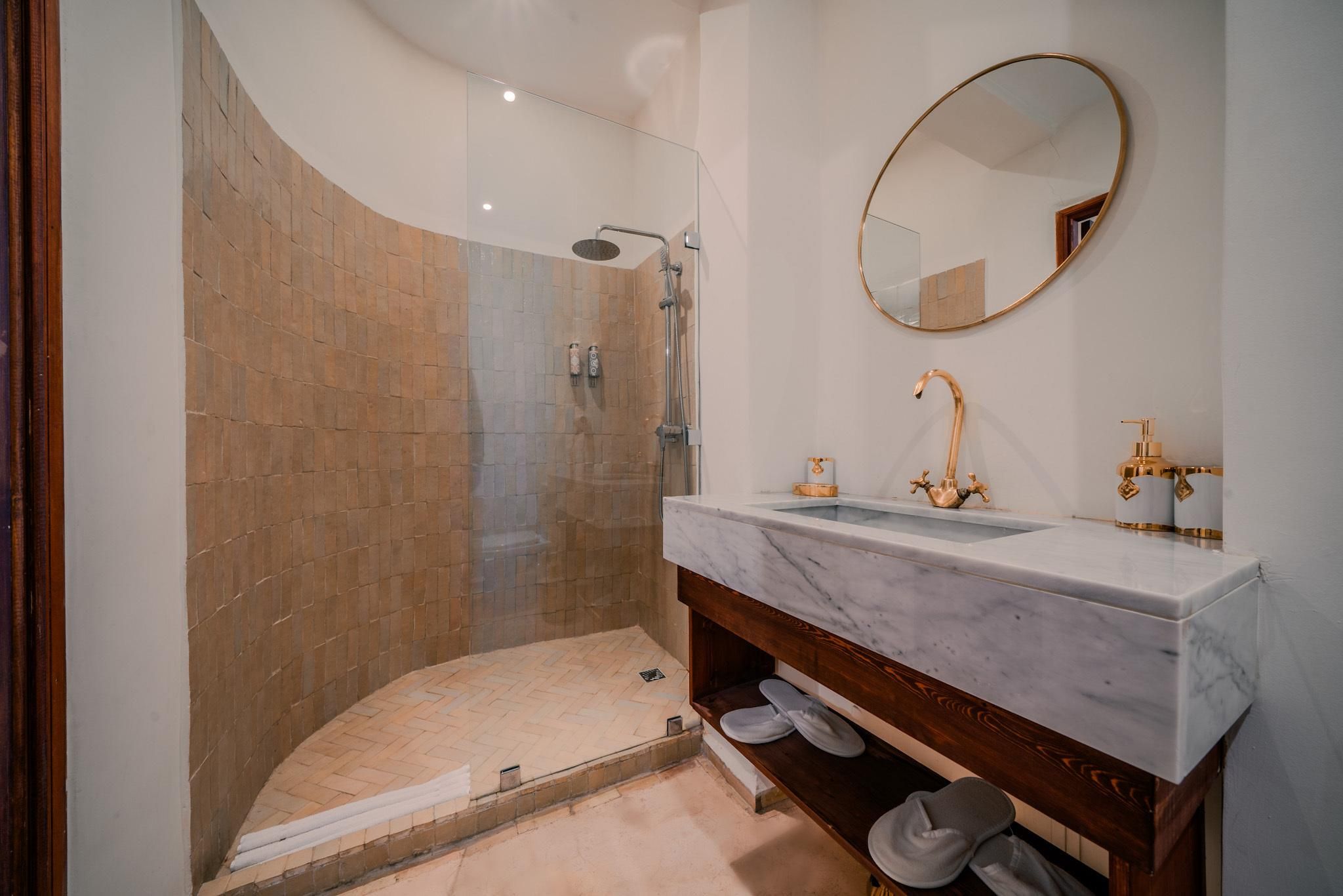 Chambre 7-Suite Junior-Salle de bain et douche