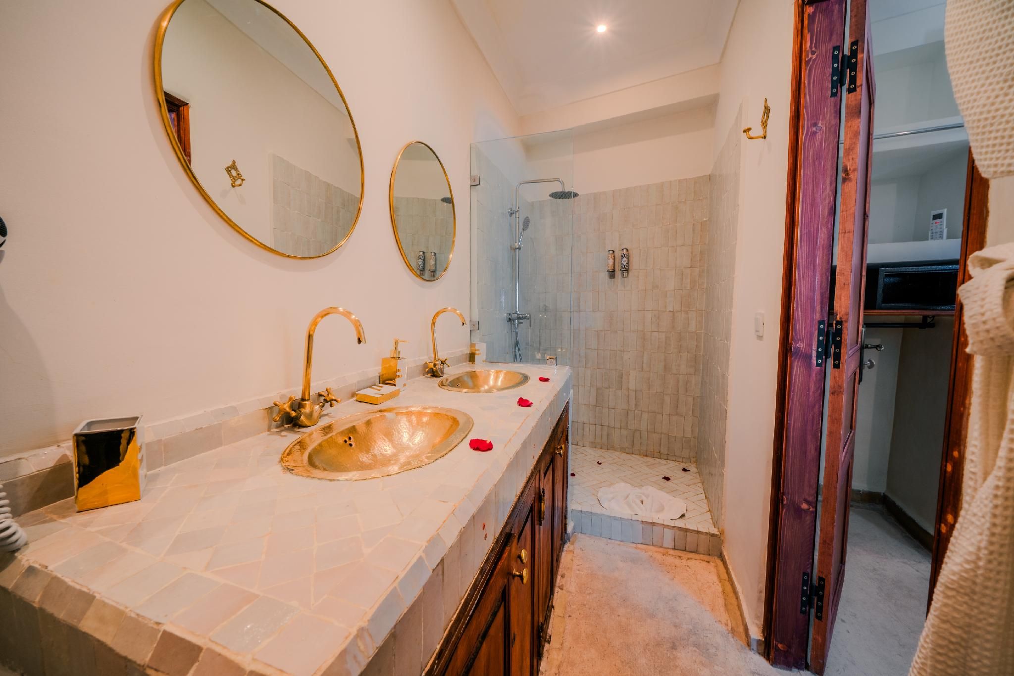 Chambre 6-Suite-de Luxe-Salle de bain et douche