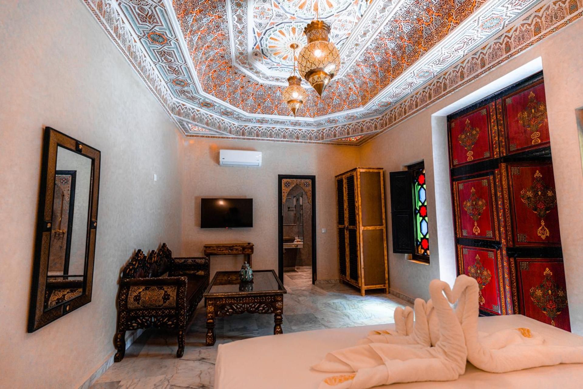 Riad Deluxe Junior Suite with Pool View 9