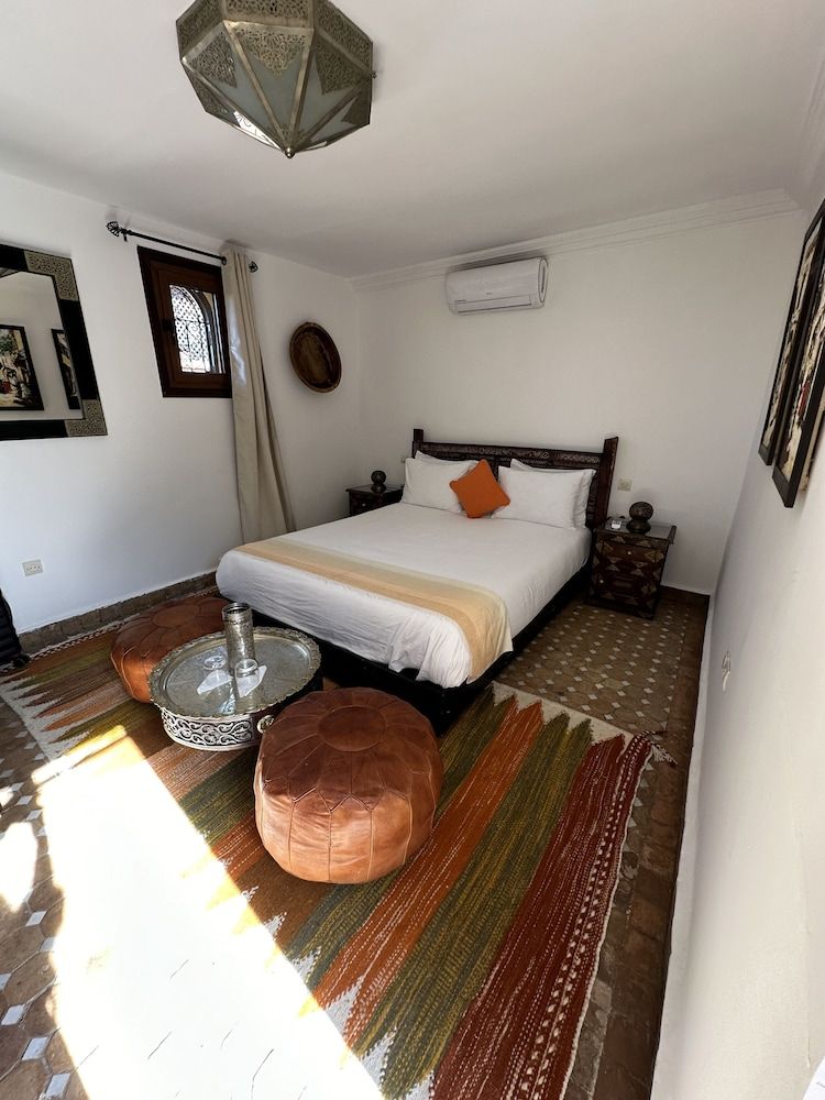 Basic Room, 1 Queen Bed