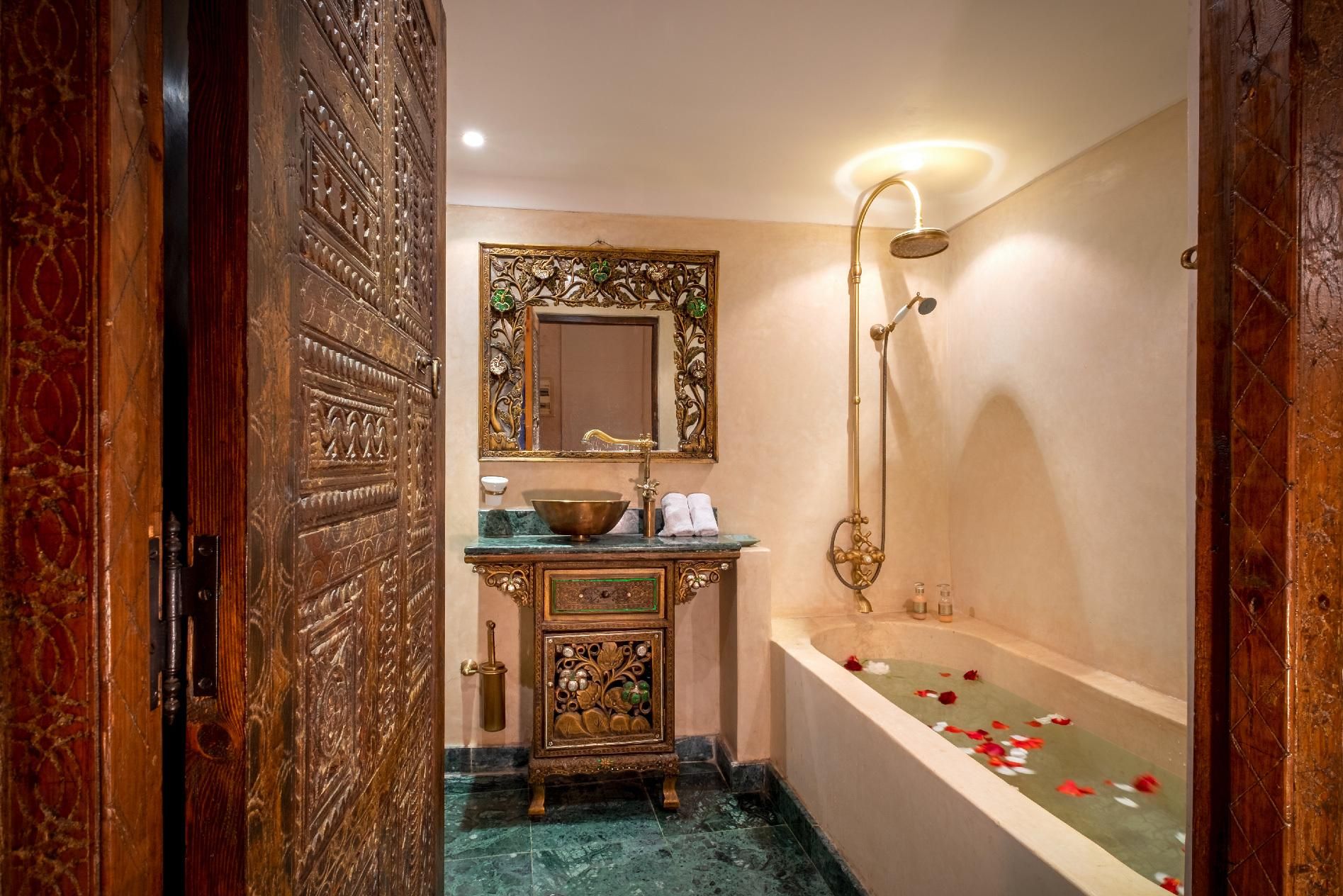 Suite-Royal-Ensuite with Bath-Balcony