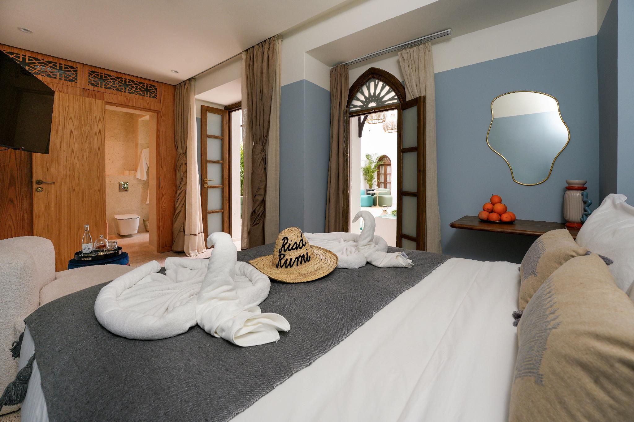 Deluxe Pool Access Suite