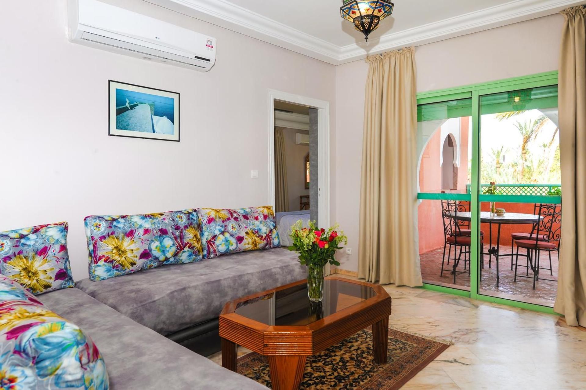 Apartment With Garden View