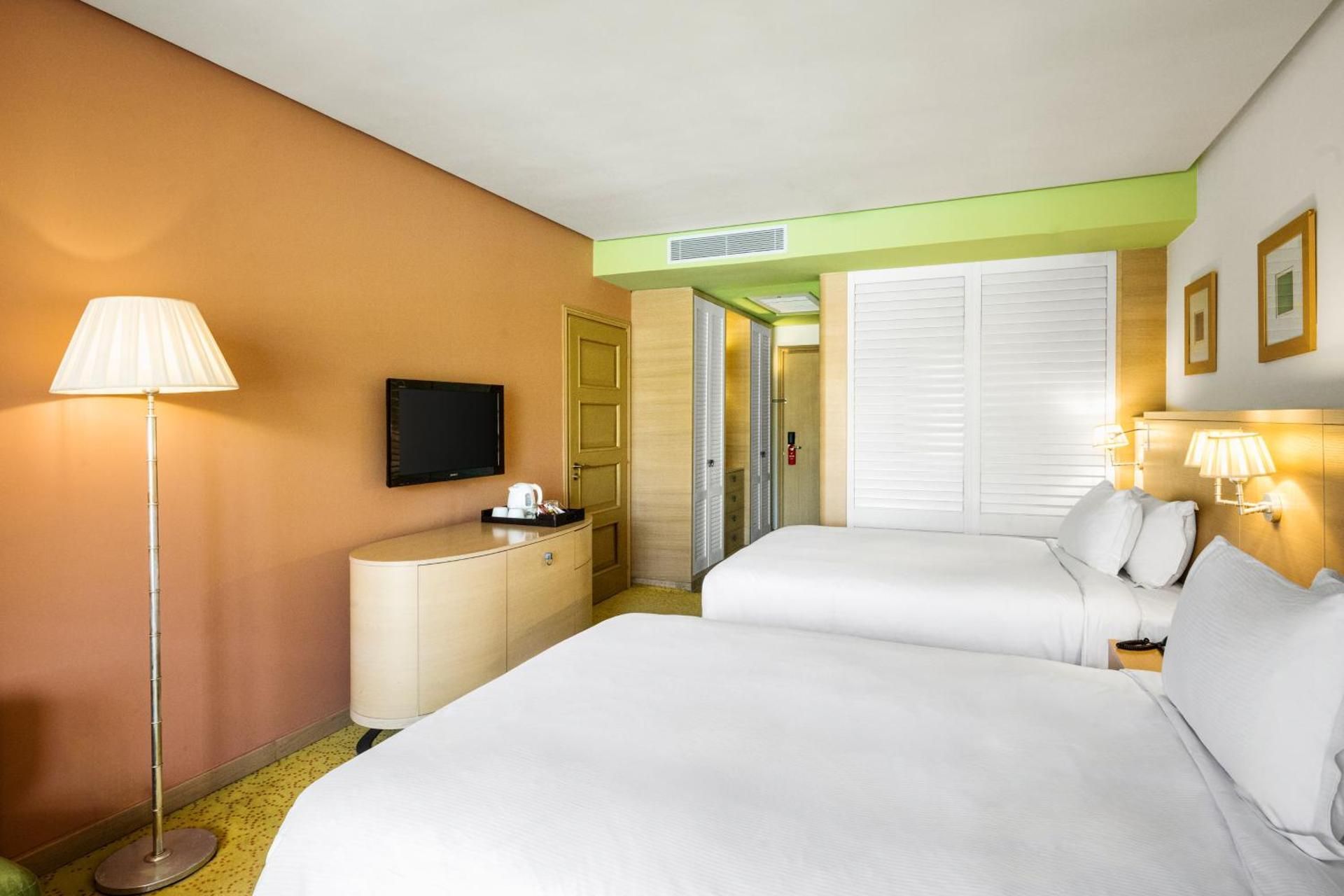 Du Golf Getaway Package (18 Holes)