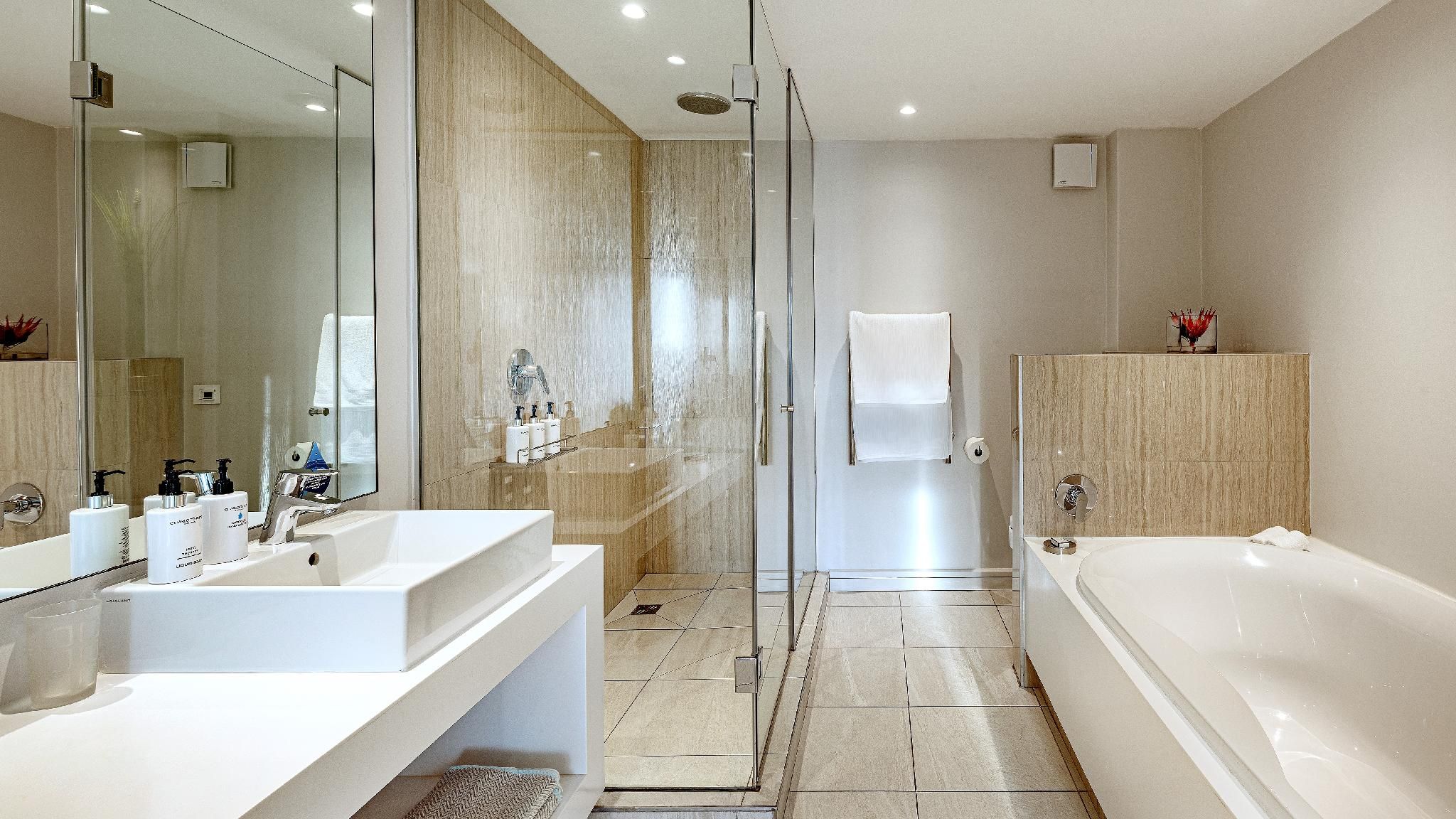 Superior Pool Suite with Sea View