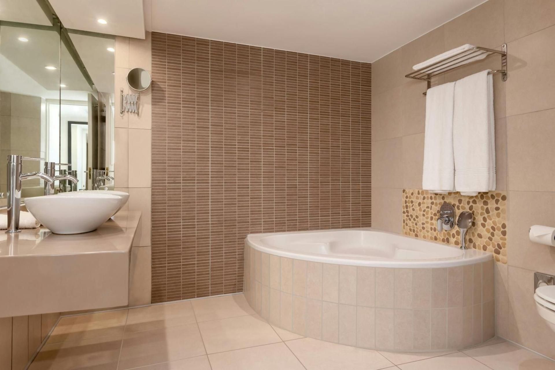 One-Bedroom King Suite with Partial Sea View