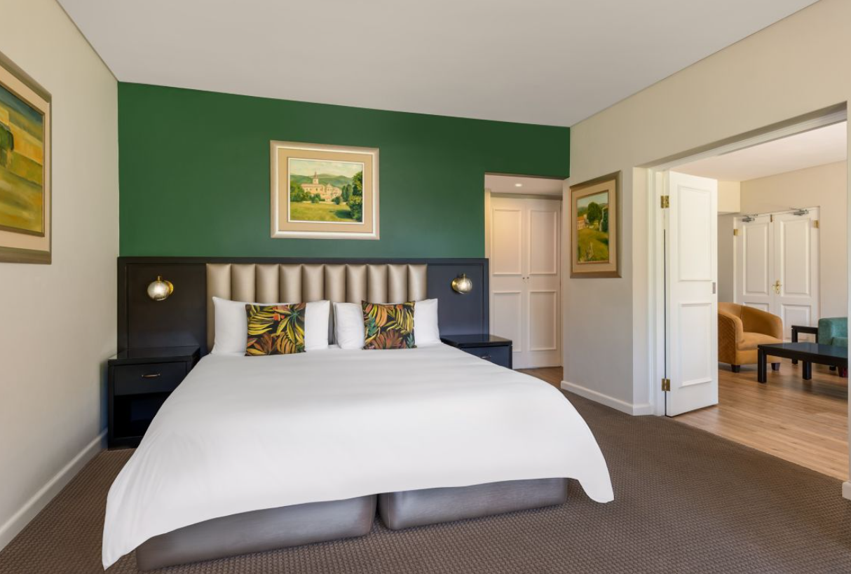 1 Bedroom Suite, 1 King, Garden view