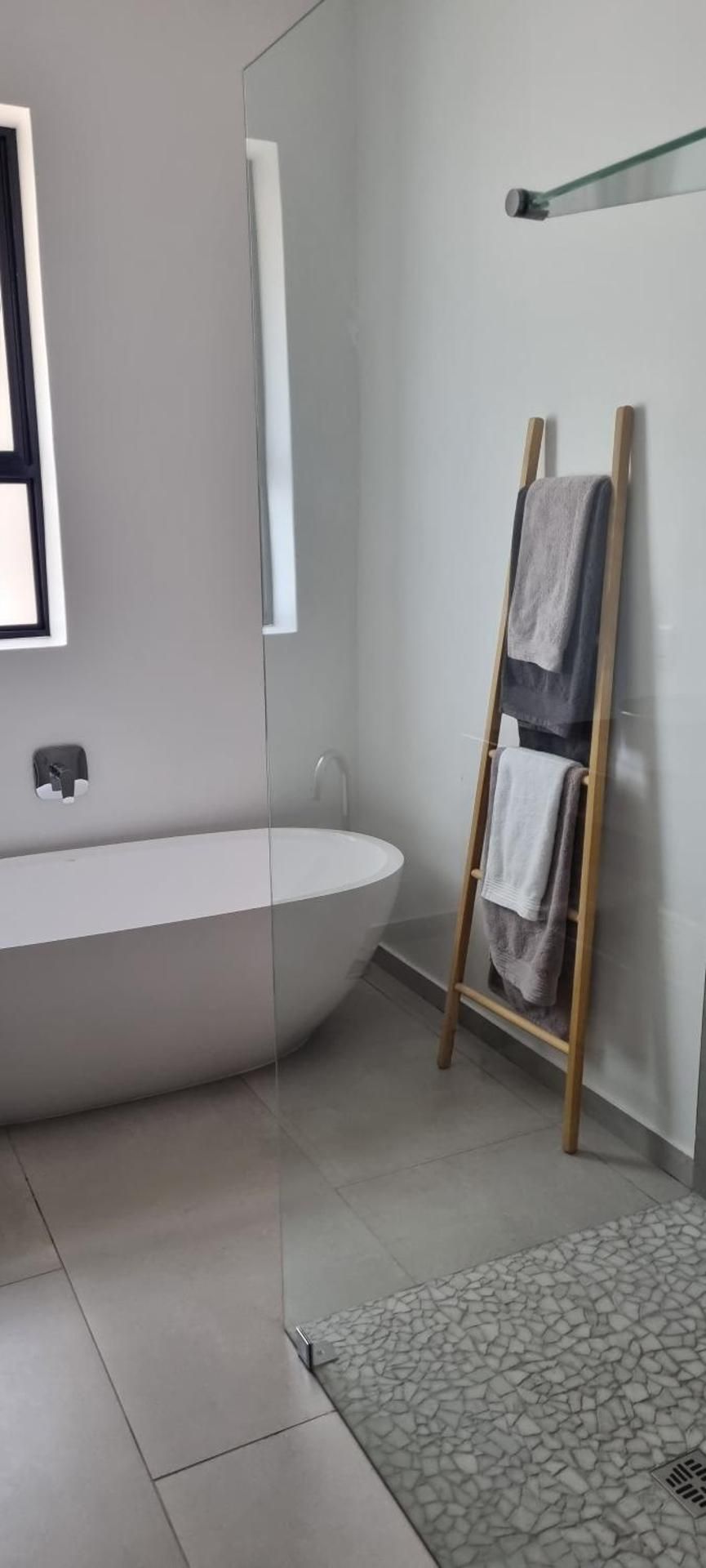 Deluxe One-Bedroom Apartment
