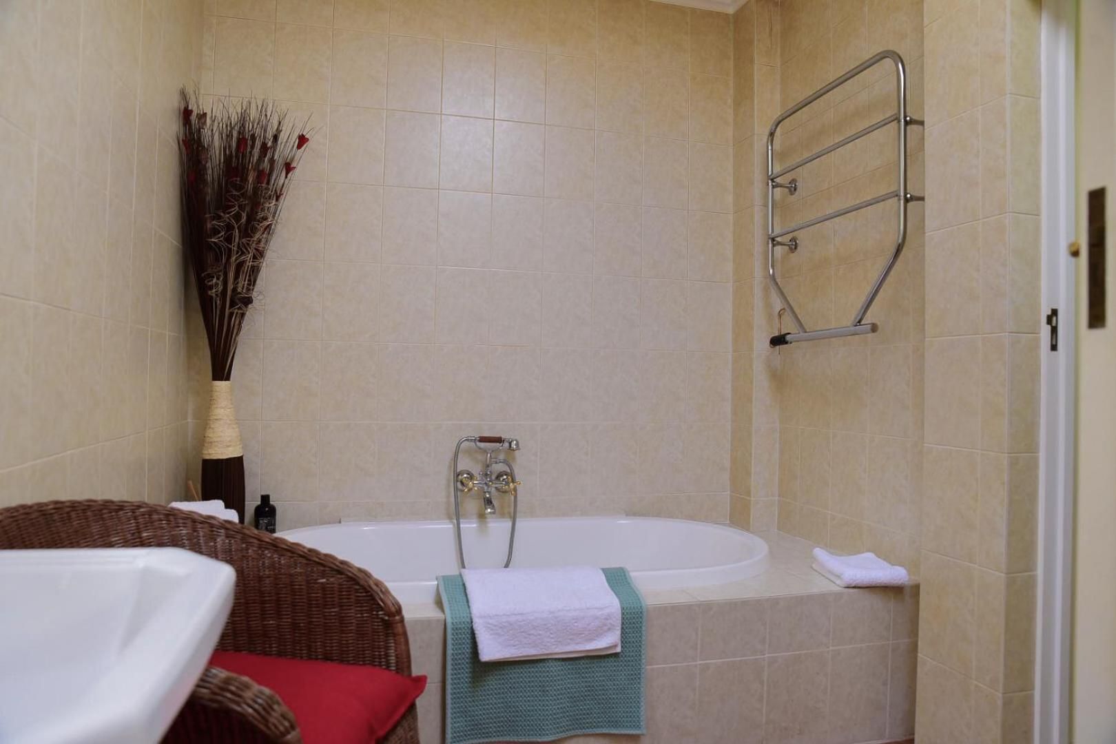 On Pinewood Guest House Suite 2