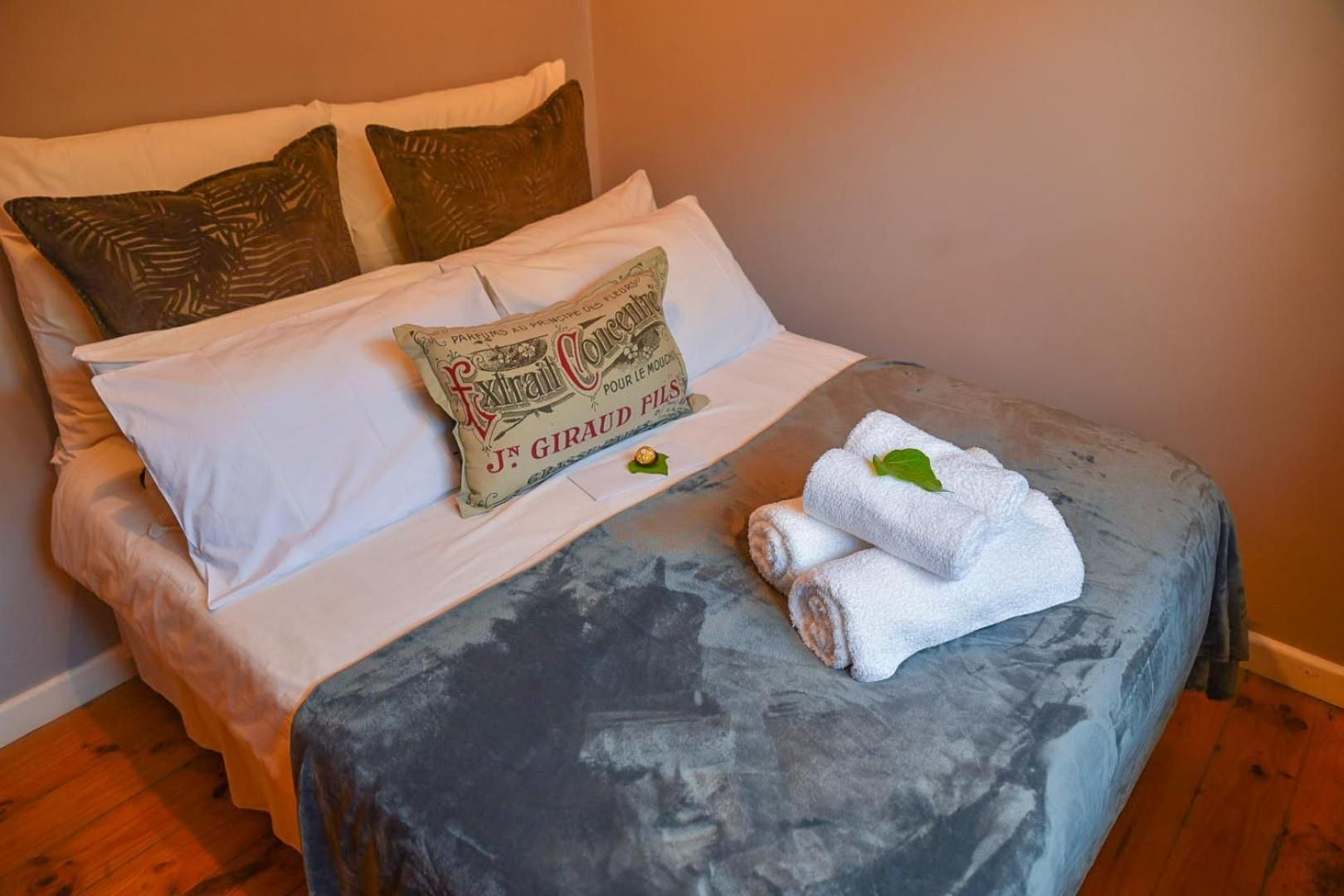 On Pinewood Guest House Bungalow 2