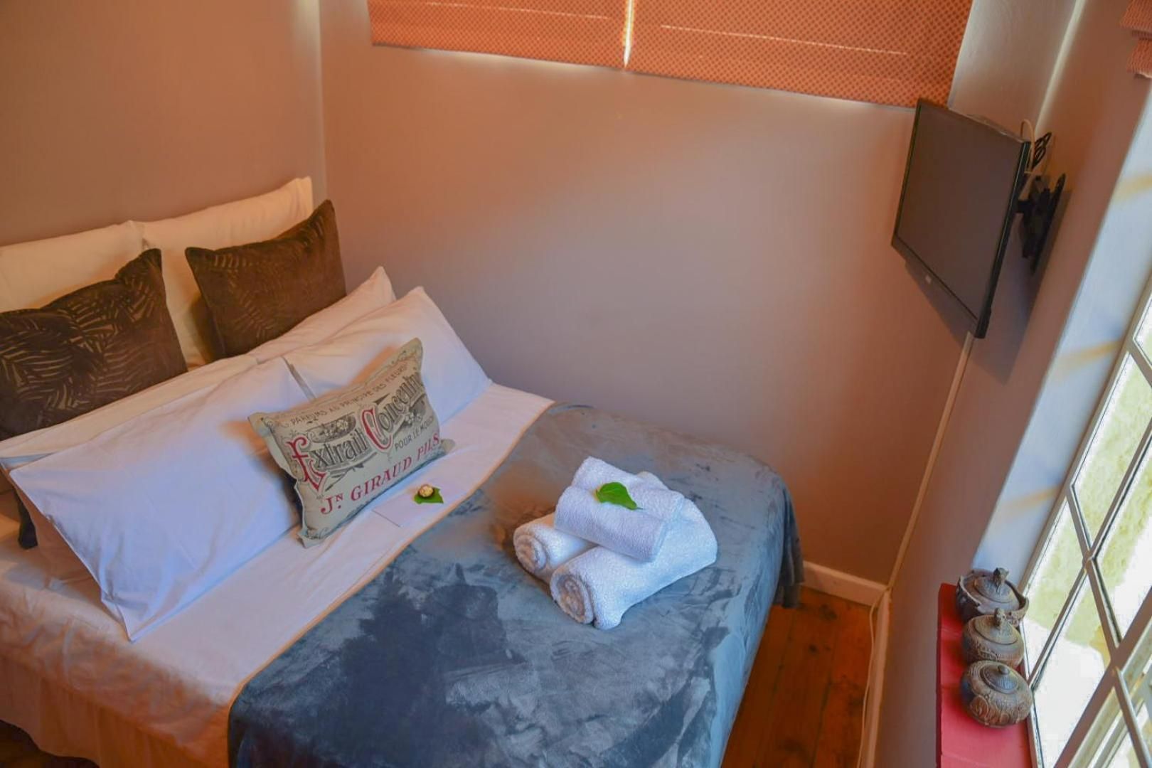 On Pinewood Guest House Bungalow