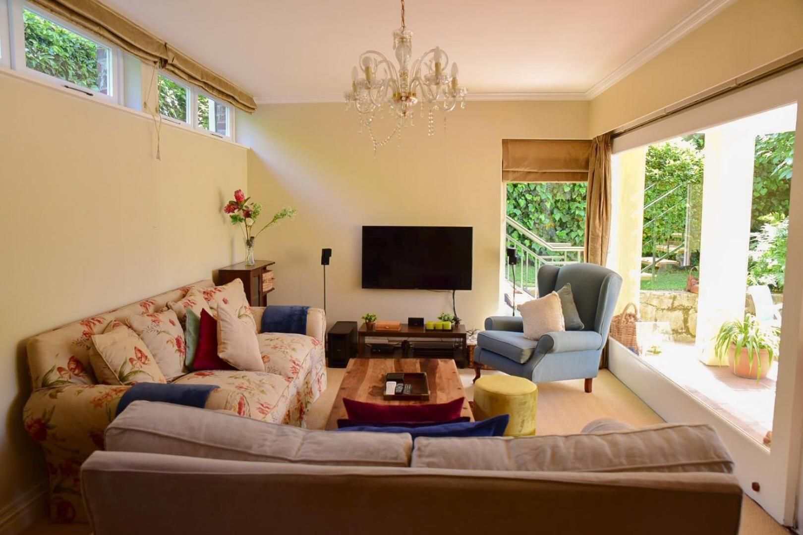 shared lounge/tv area