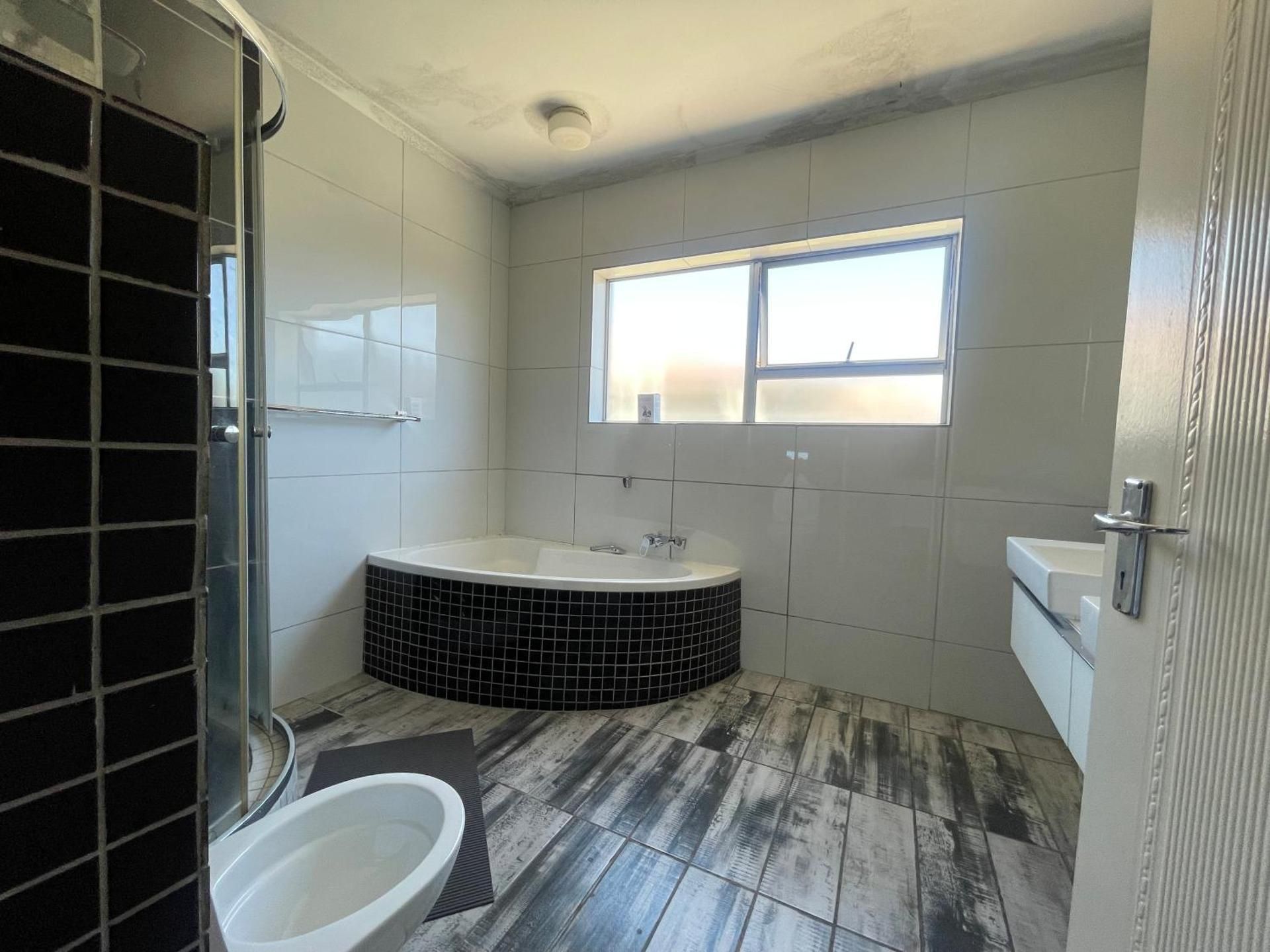 Queen Room with Pool View