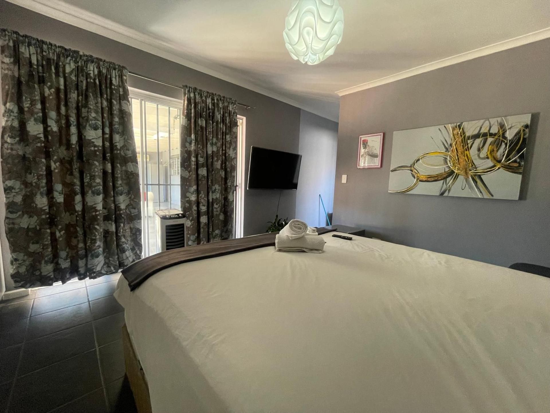 Queen Room with Pool View