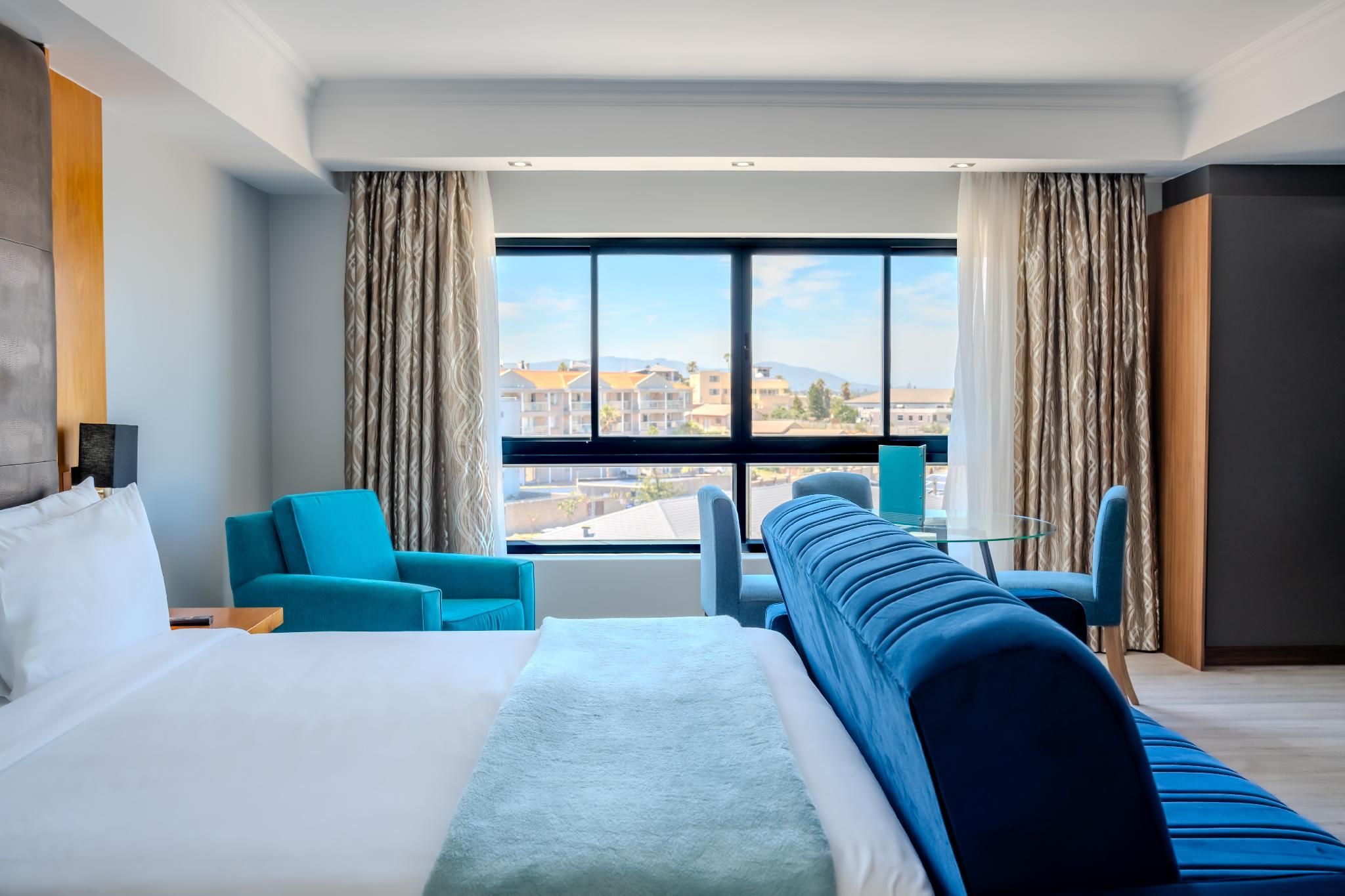 Partial Sea View Family Room