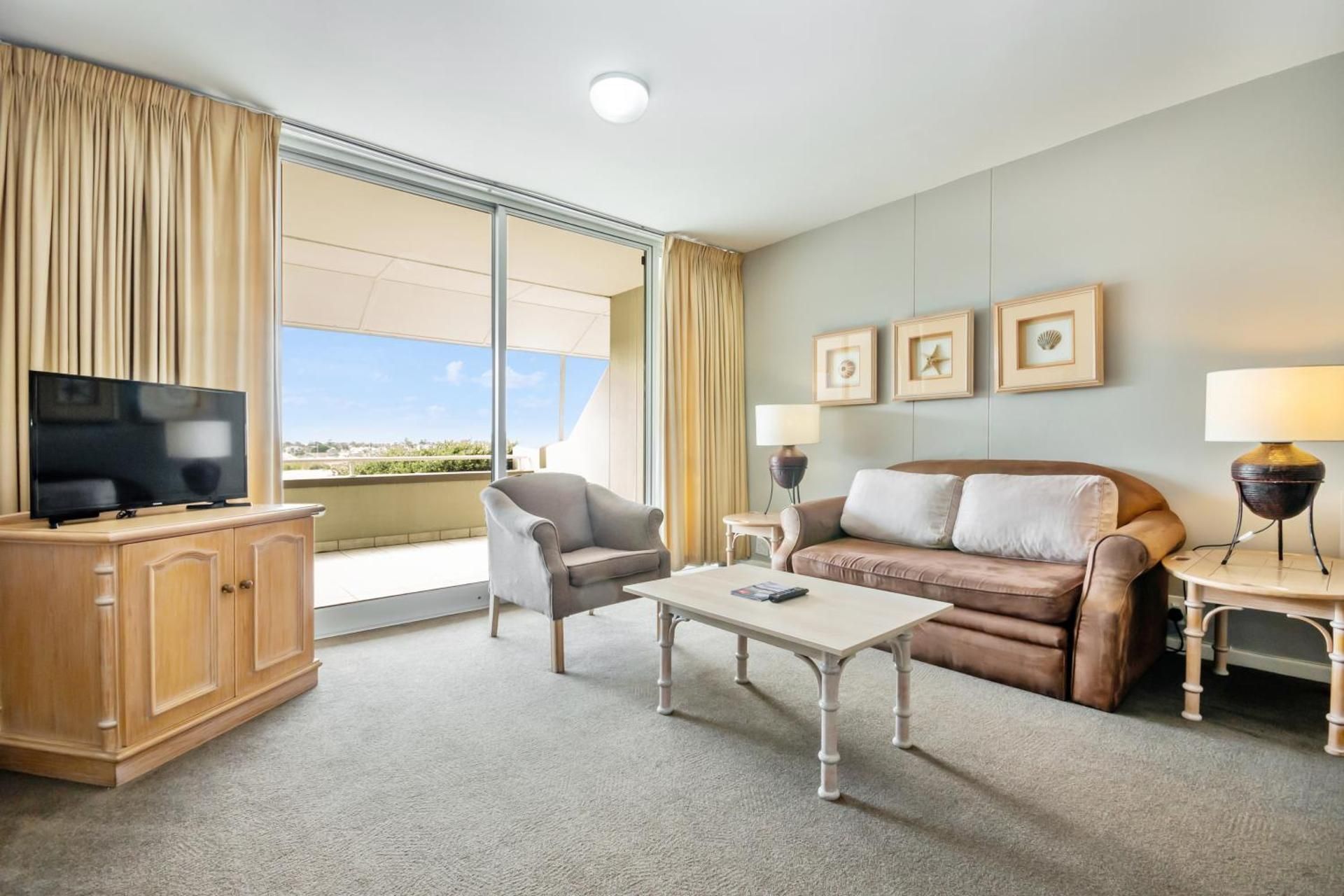 Apartment with Lagoon View