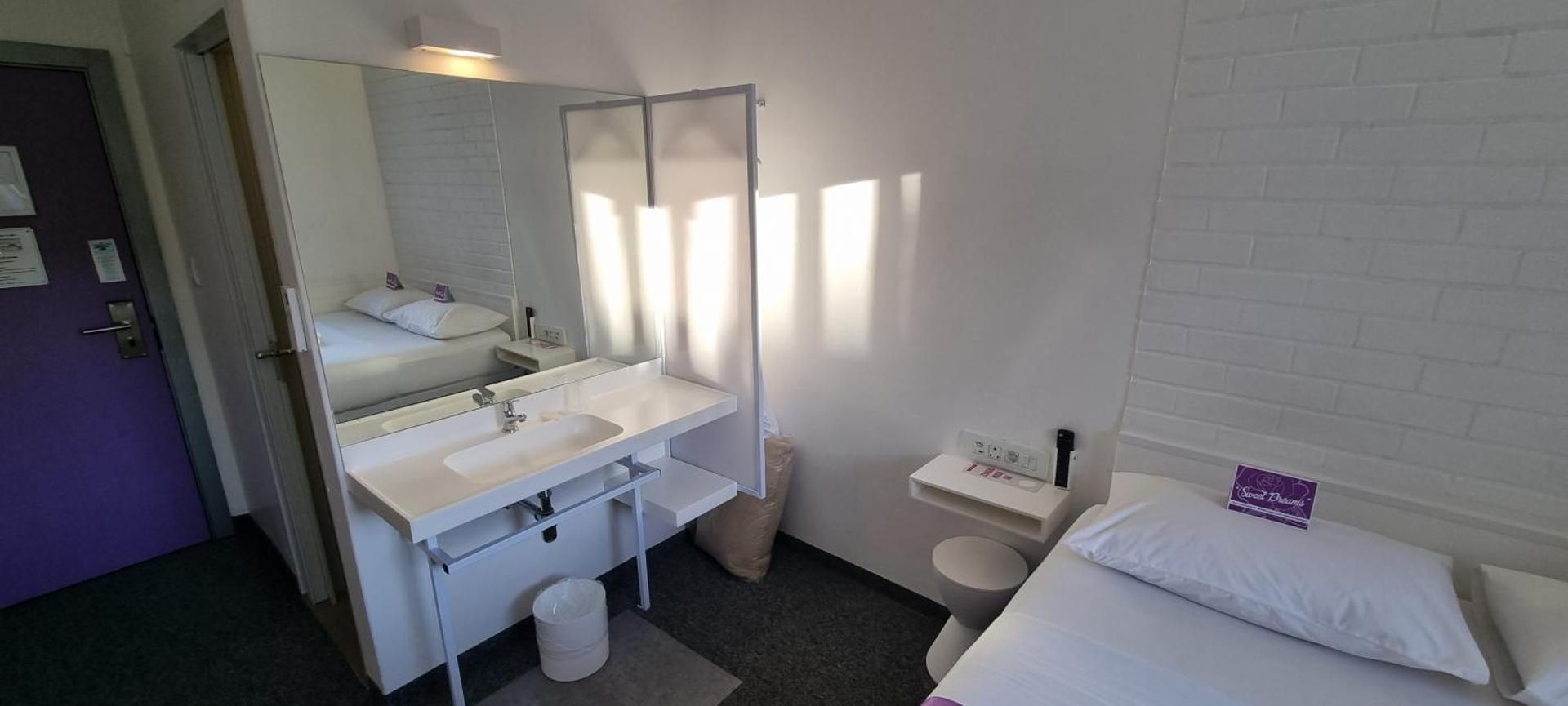 Supreme Queen Room