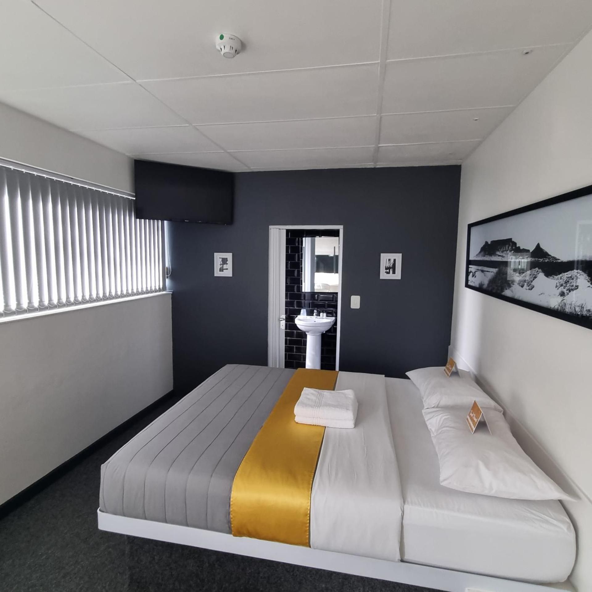 Deluxe Queen Room
