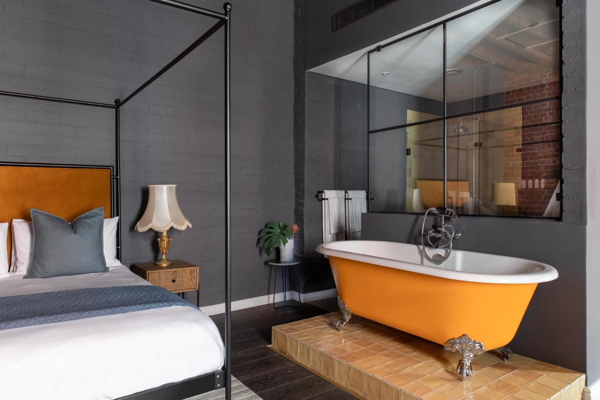 Deluxe King Room with Four Poster Bed, Bath Tub and Kitchenette