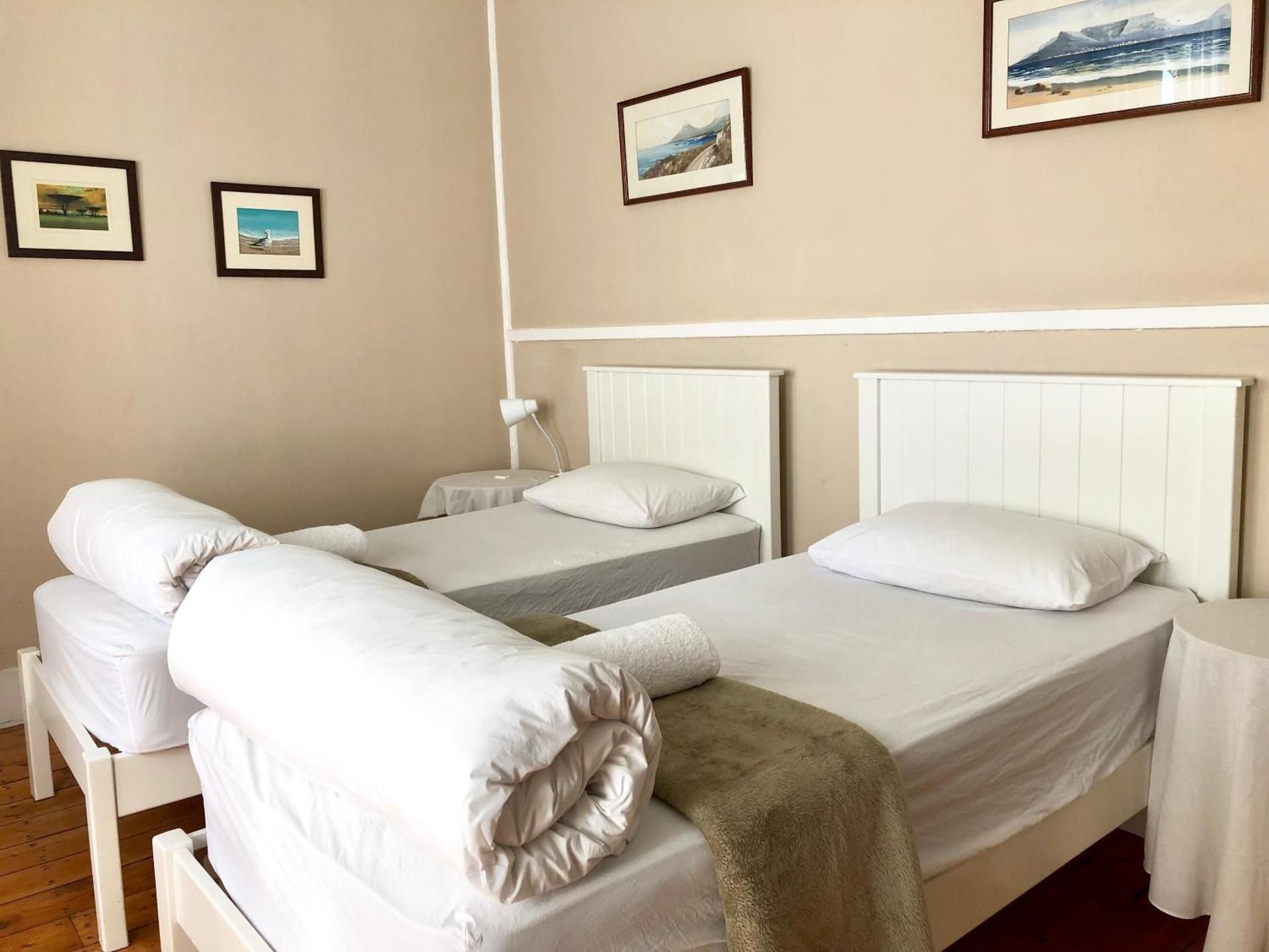 Big Blue Backpackers Twin Room with Shared Facilities