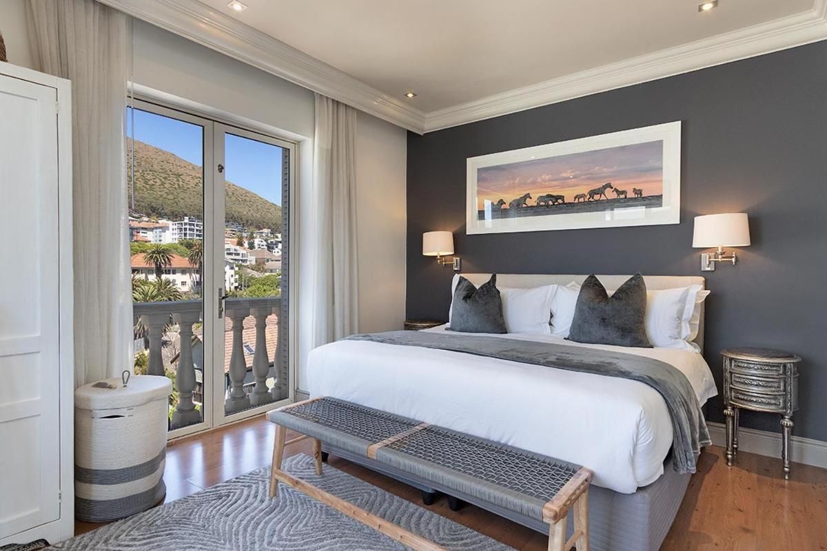 Apartment with Mountain View