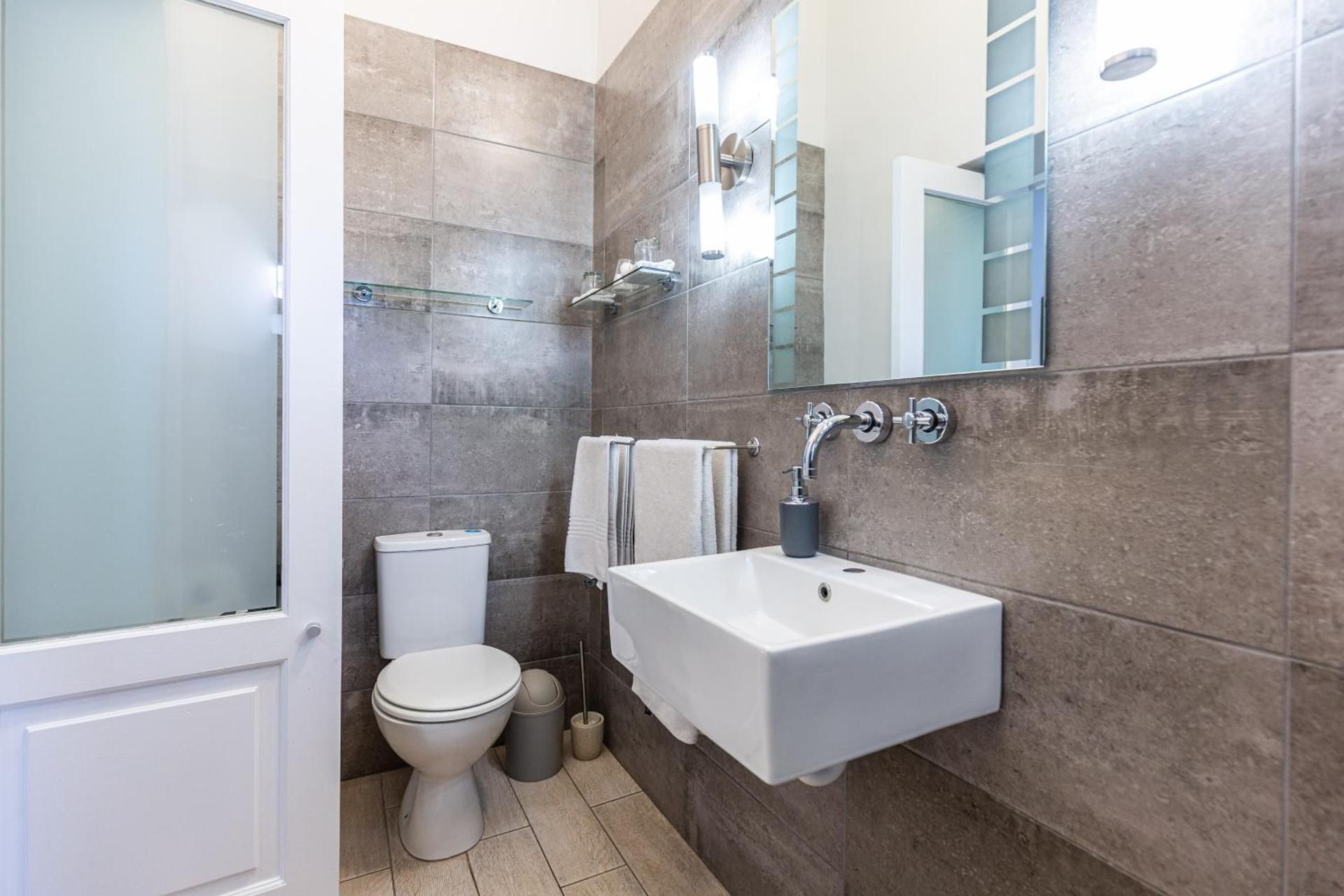 4 on Varneys Guest House Family 3 Pax 3