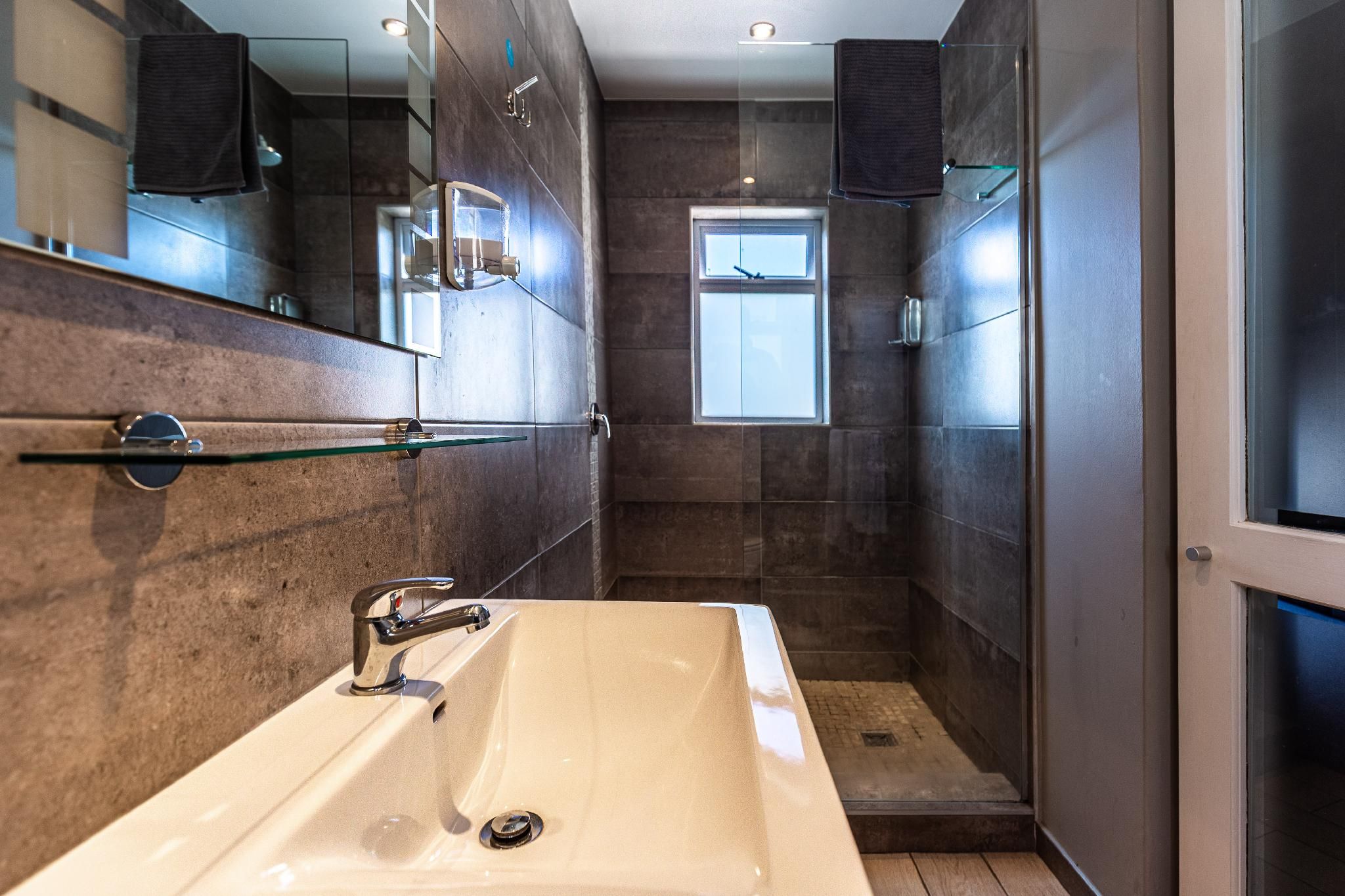 4 on Varneys Guest House Twin Bed Room 3