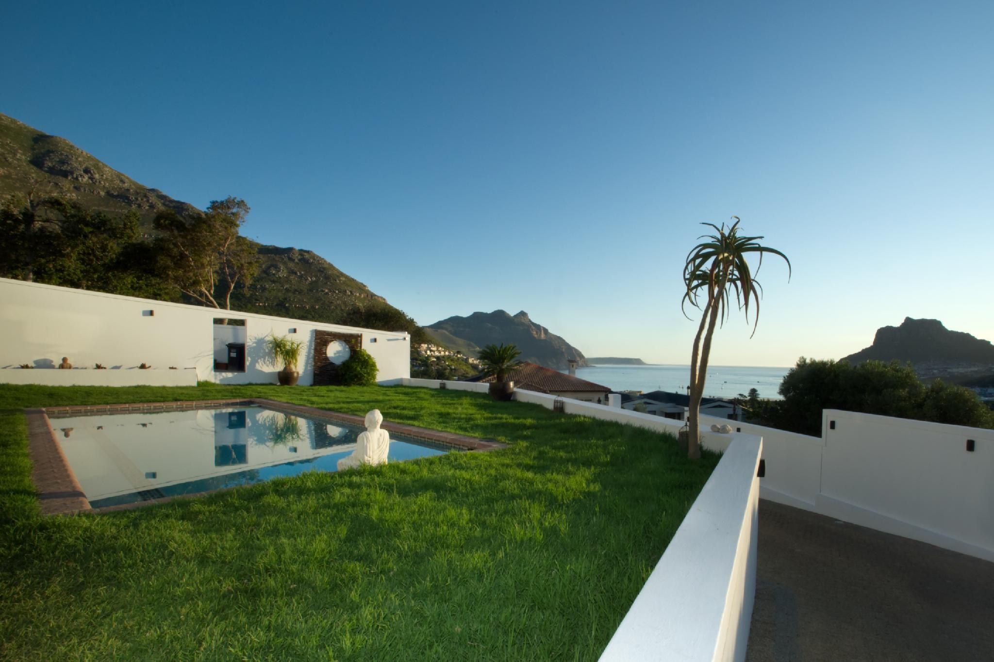 swimming pool [outdoor]