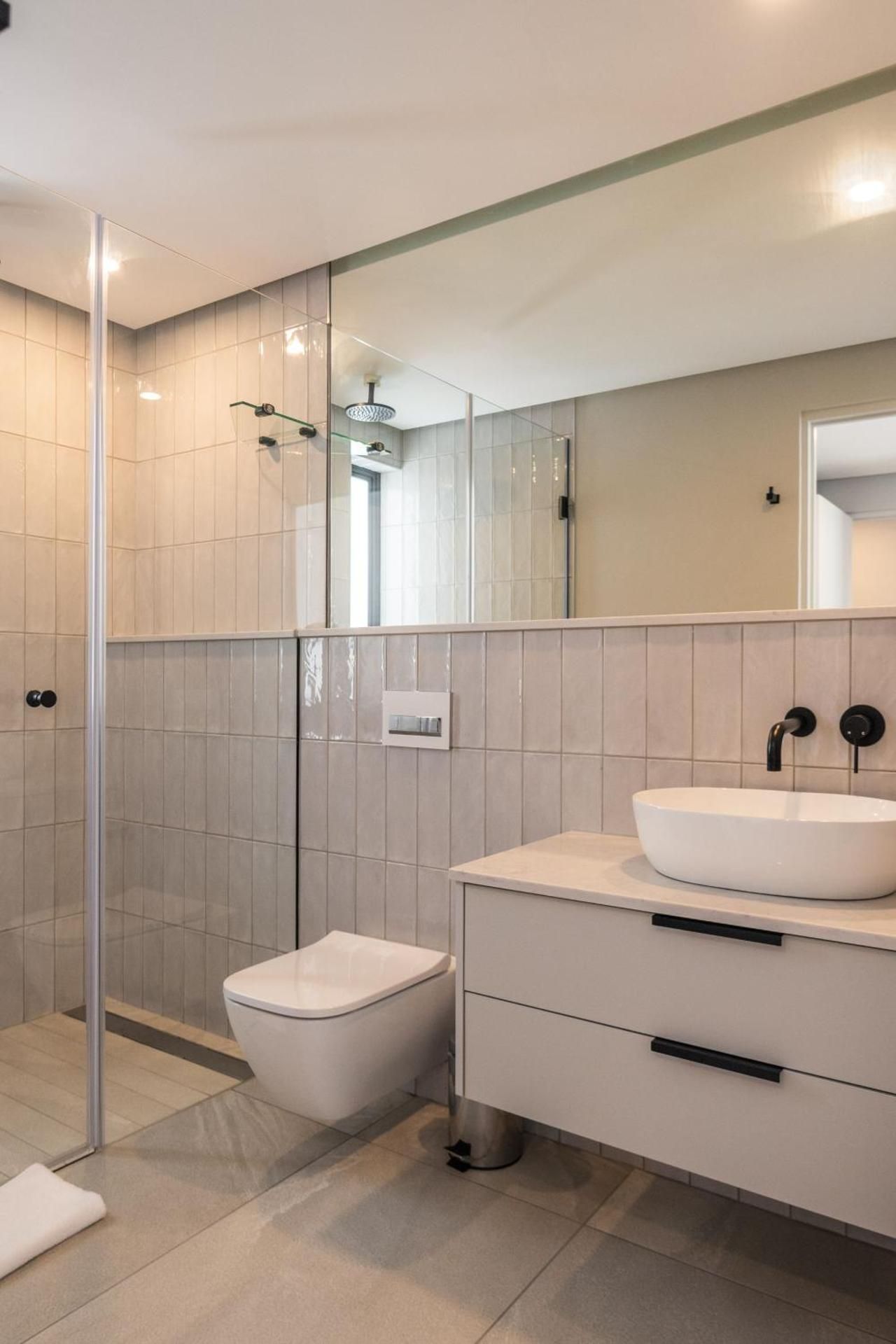 Superior One Bedroom Apartment