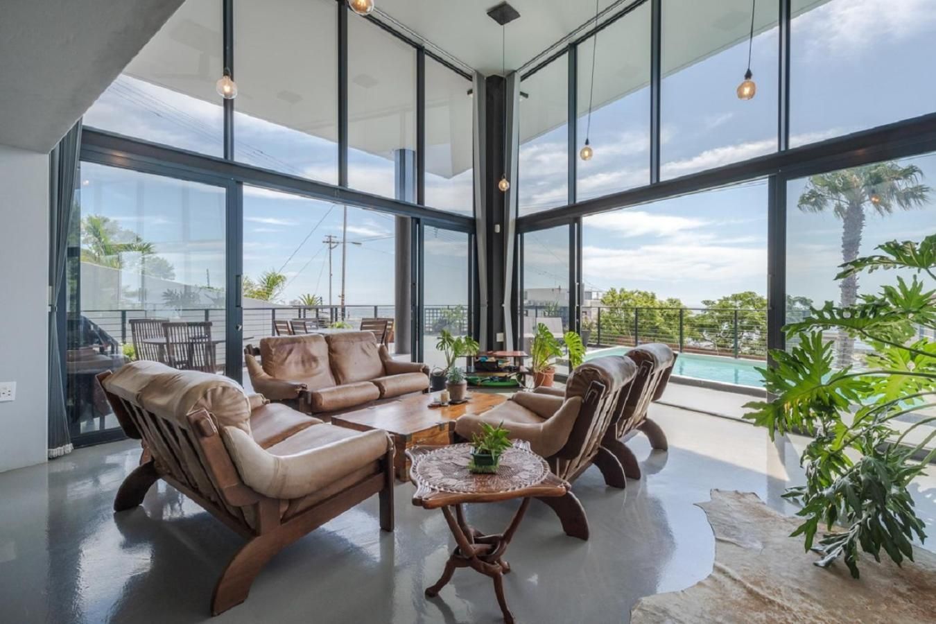 shared lounge/tv area