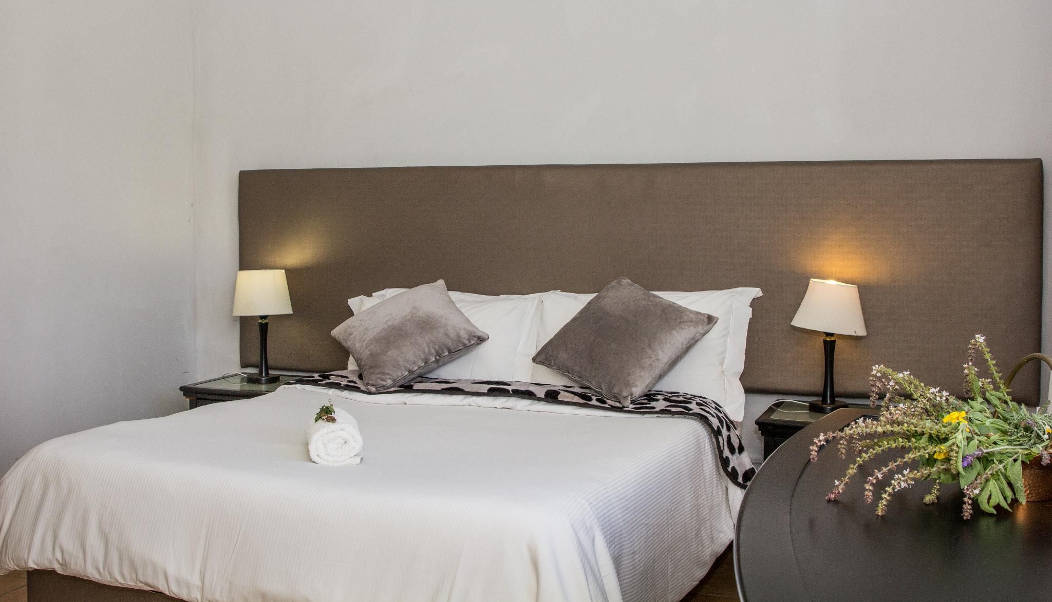 Kingfisher Hollow Self Catering Guest House. Sea Jaguar