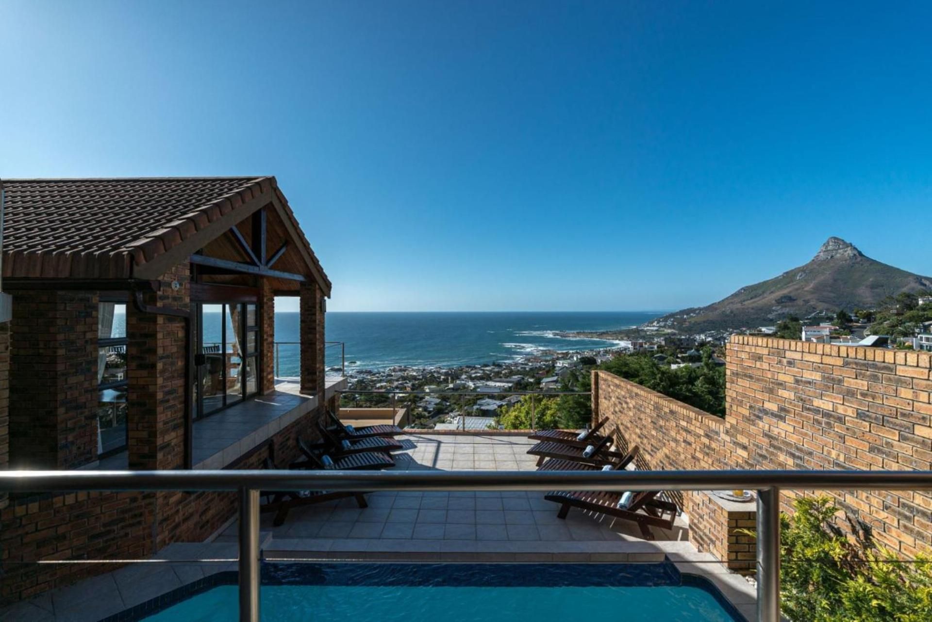 Luxury Apartment with Sea View and Balcony
