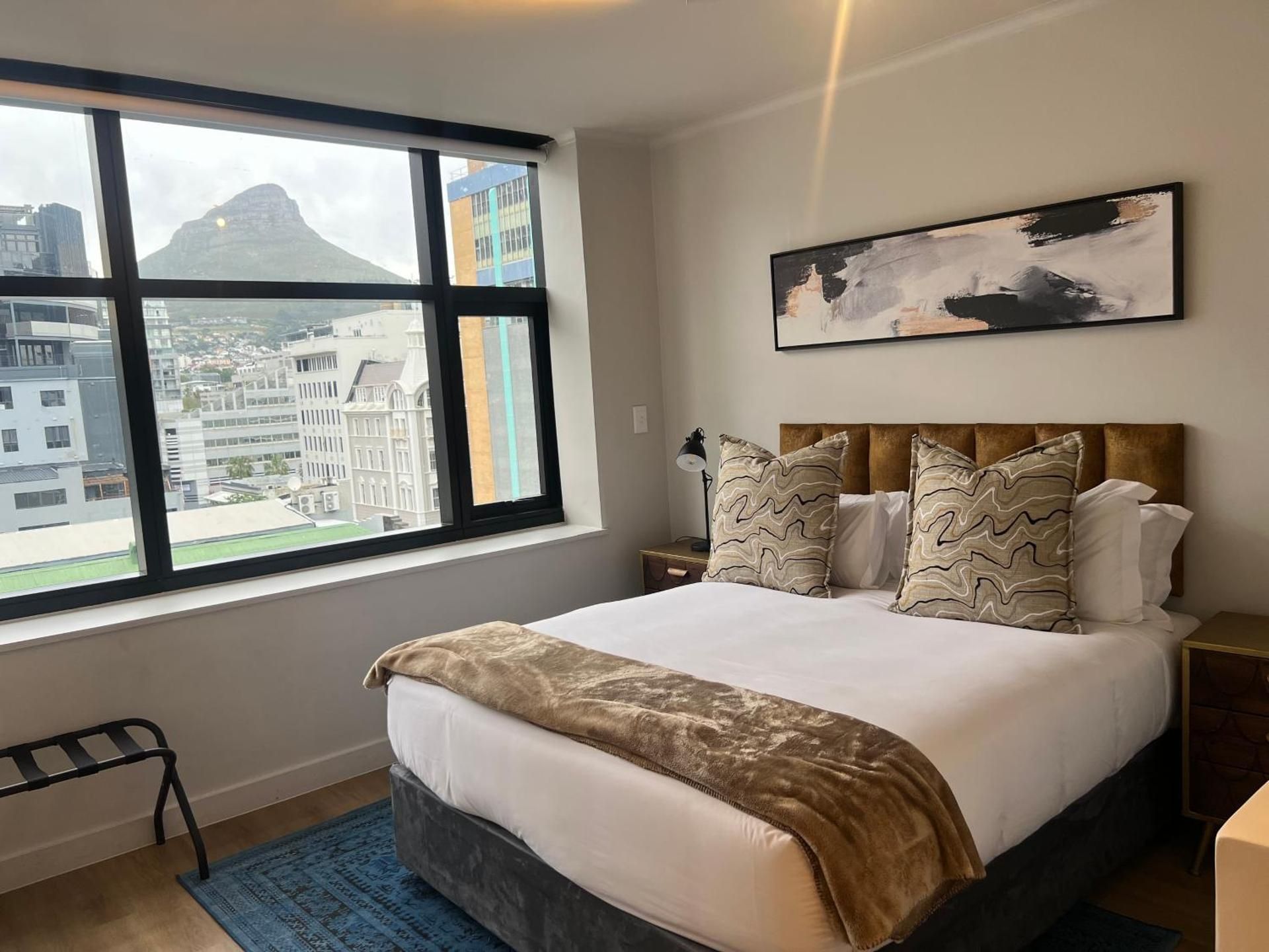 Apartment with Mountain View
