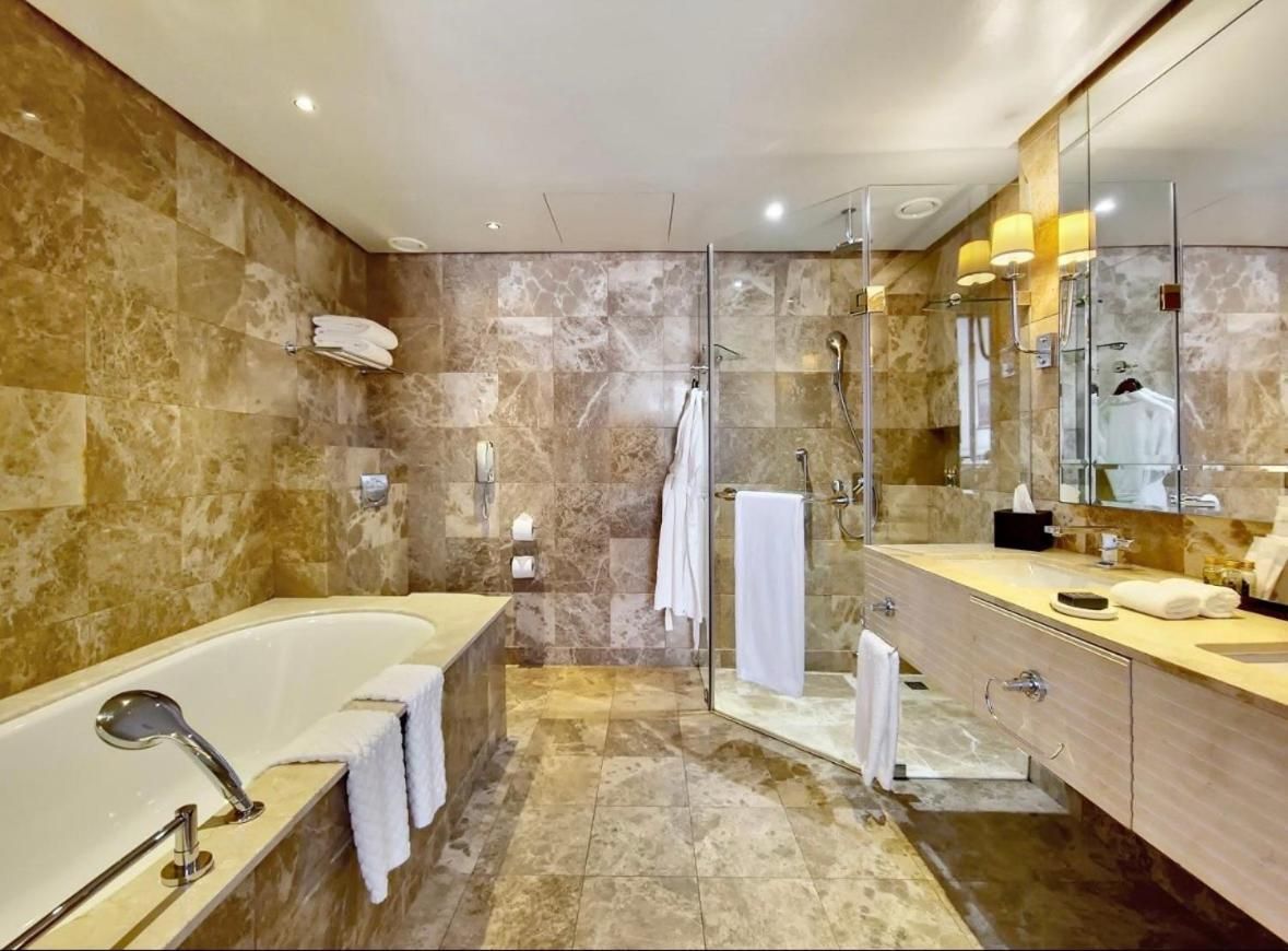 Taj Hotel Cape Town - Taj Residence suite ,let out privately One-Bedroom Apartment with Balcony and Mountain View   2