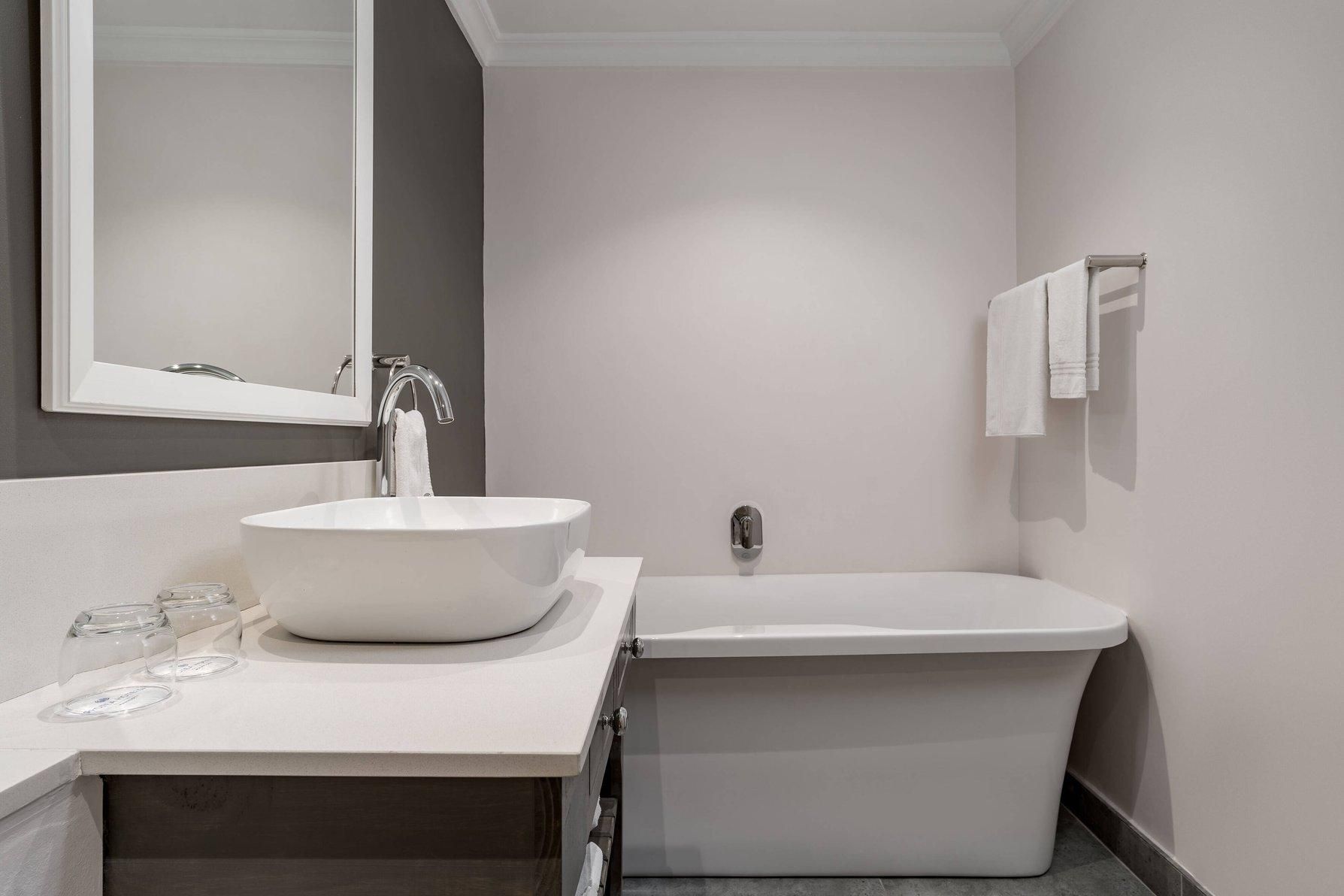 2 Bedroom Executive Suite, Bedroom 1: 1 King, Bedroom 2: 1 King