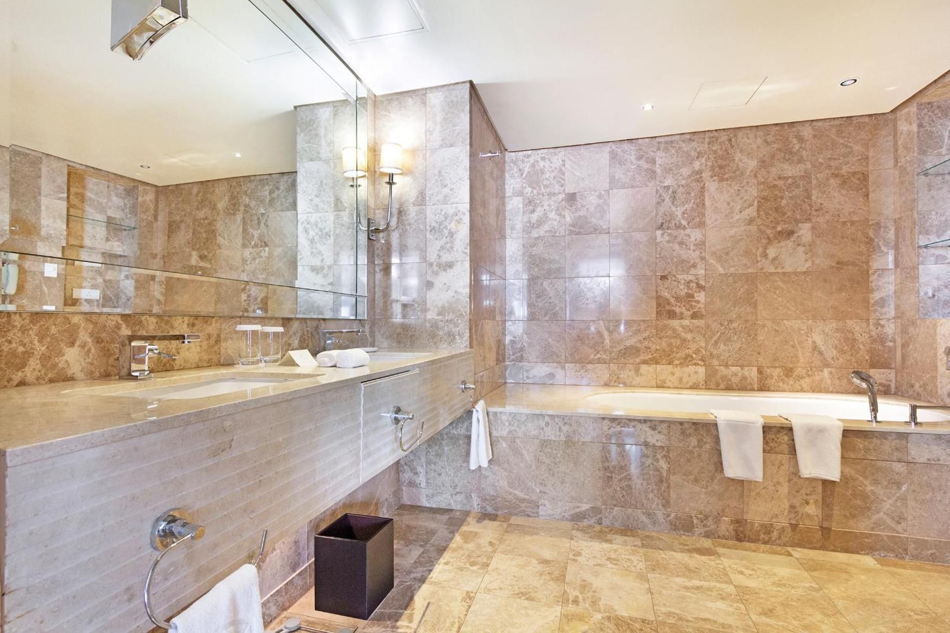 Deluxe Double or Twin Room with City View