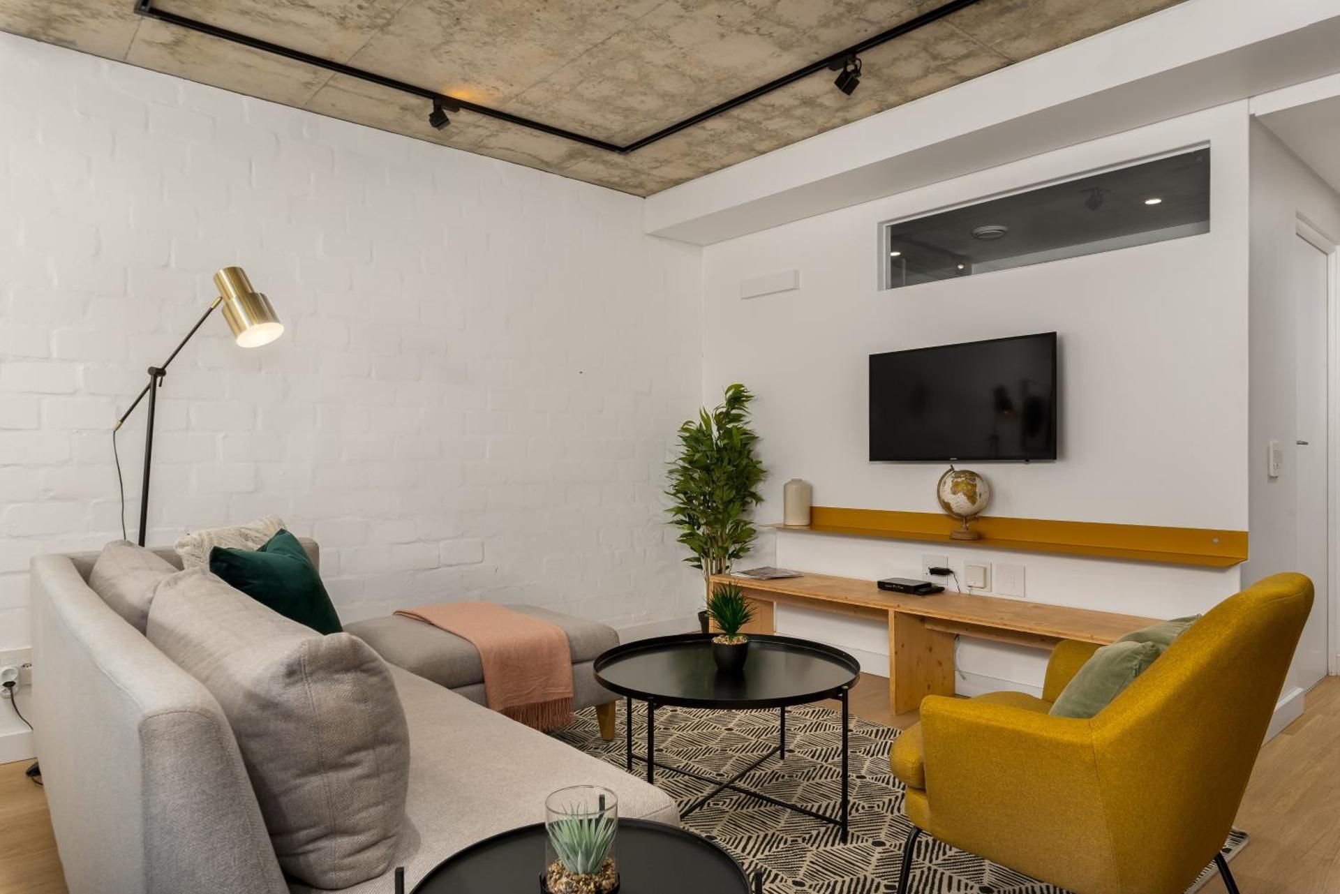 One-Bedroom Deluxe Apartment