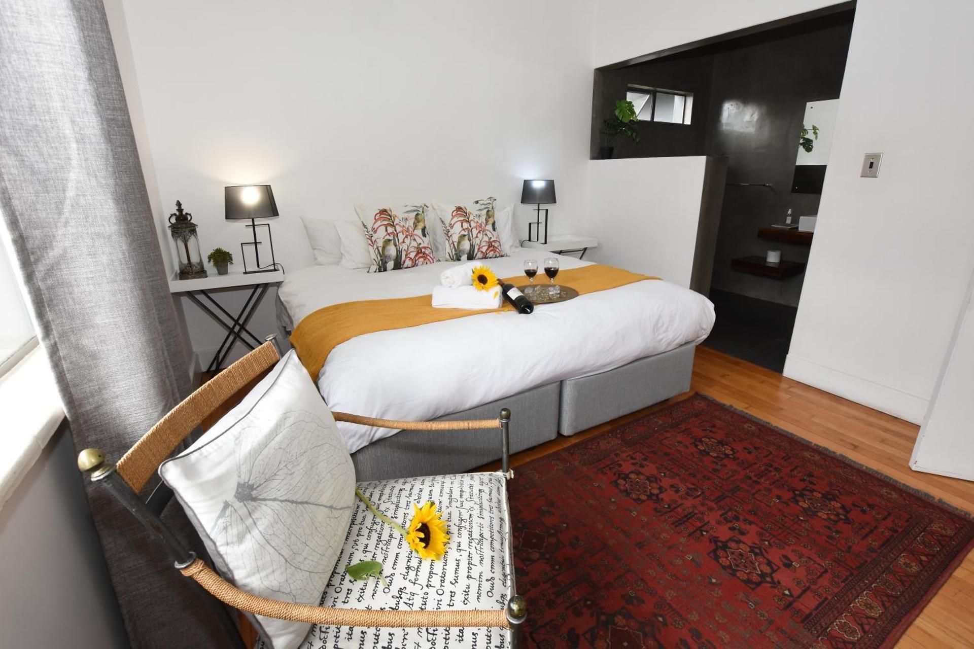 OnQ Accommodation Twin Room 2