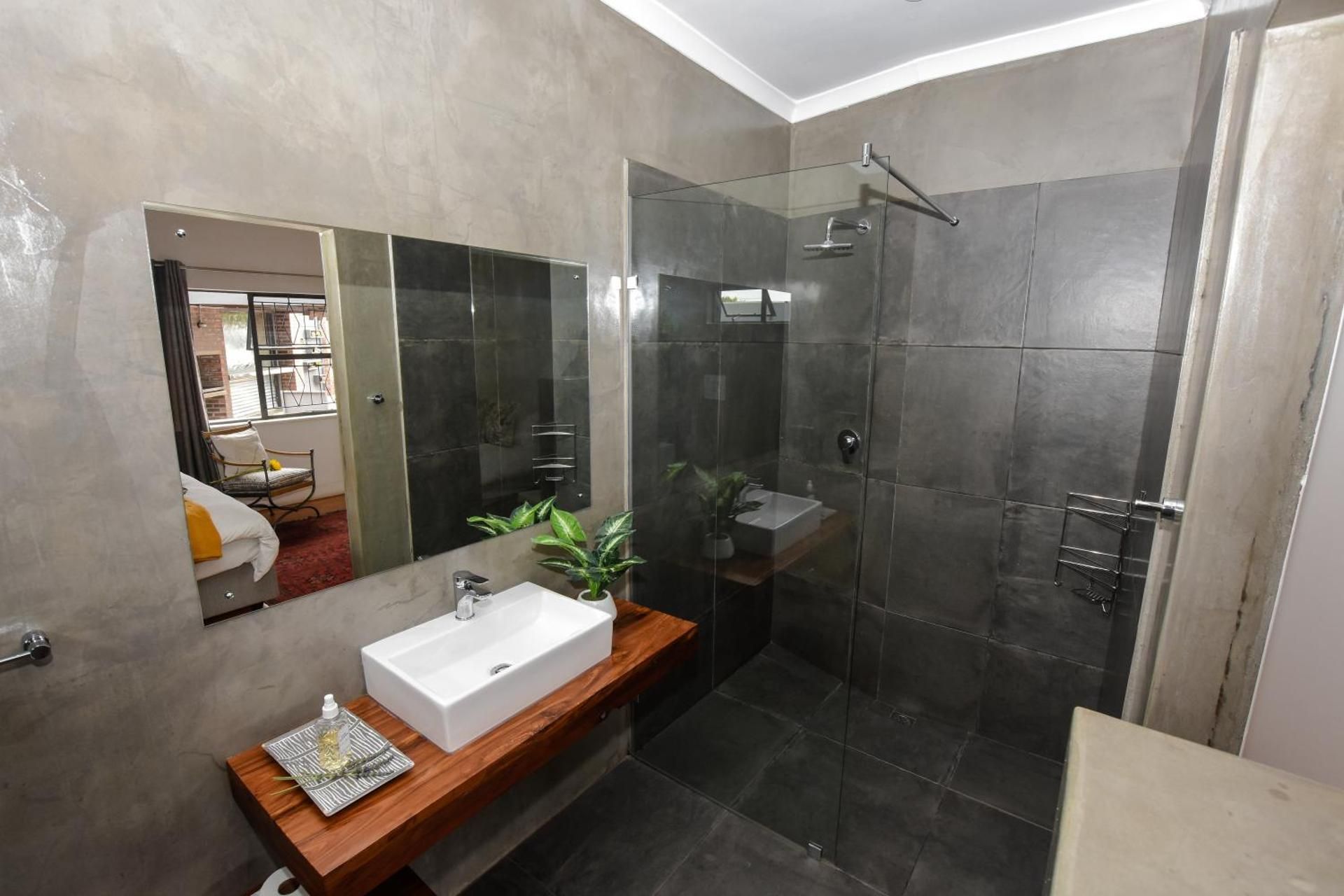 OnQ Accommodation Twin Room 3