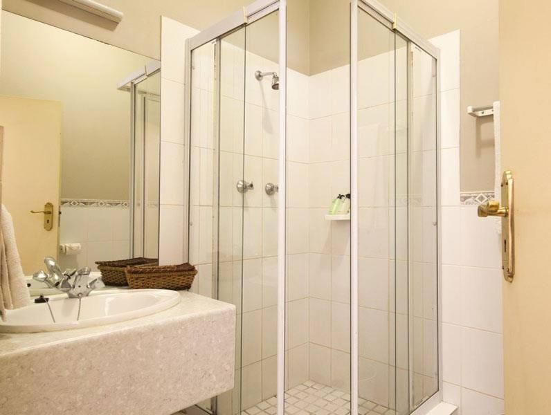 Broadway Boston Standard Double Room 3