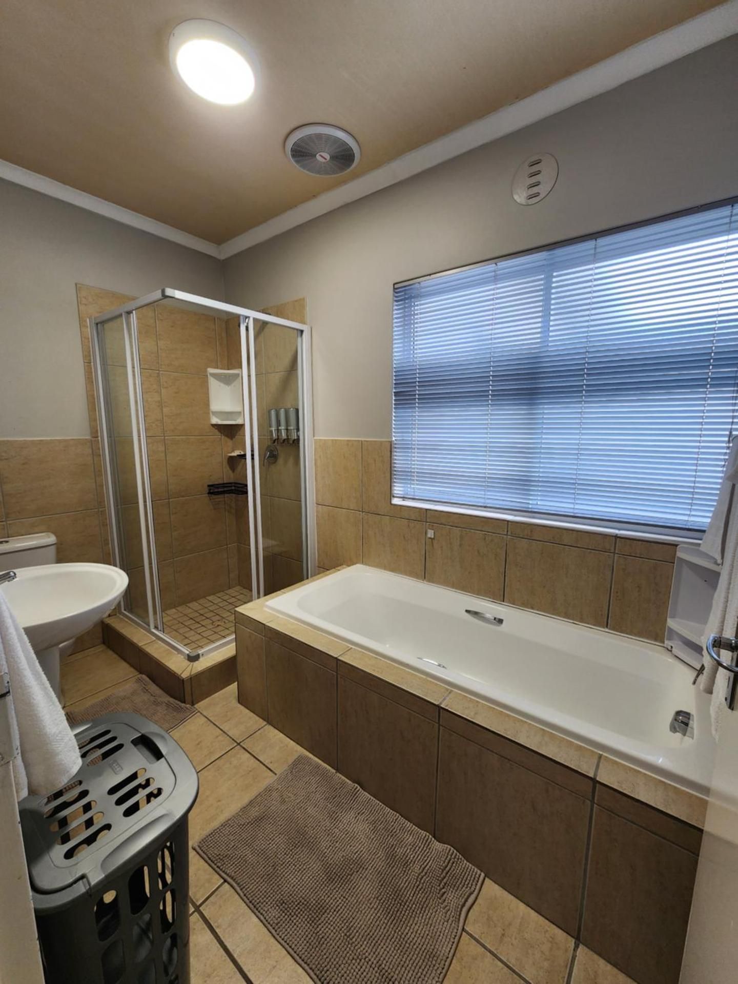 80 Kendal Guest House One-Bedroom Suite 2