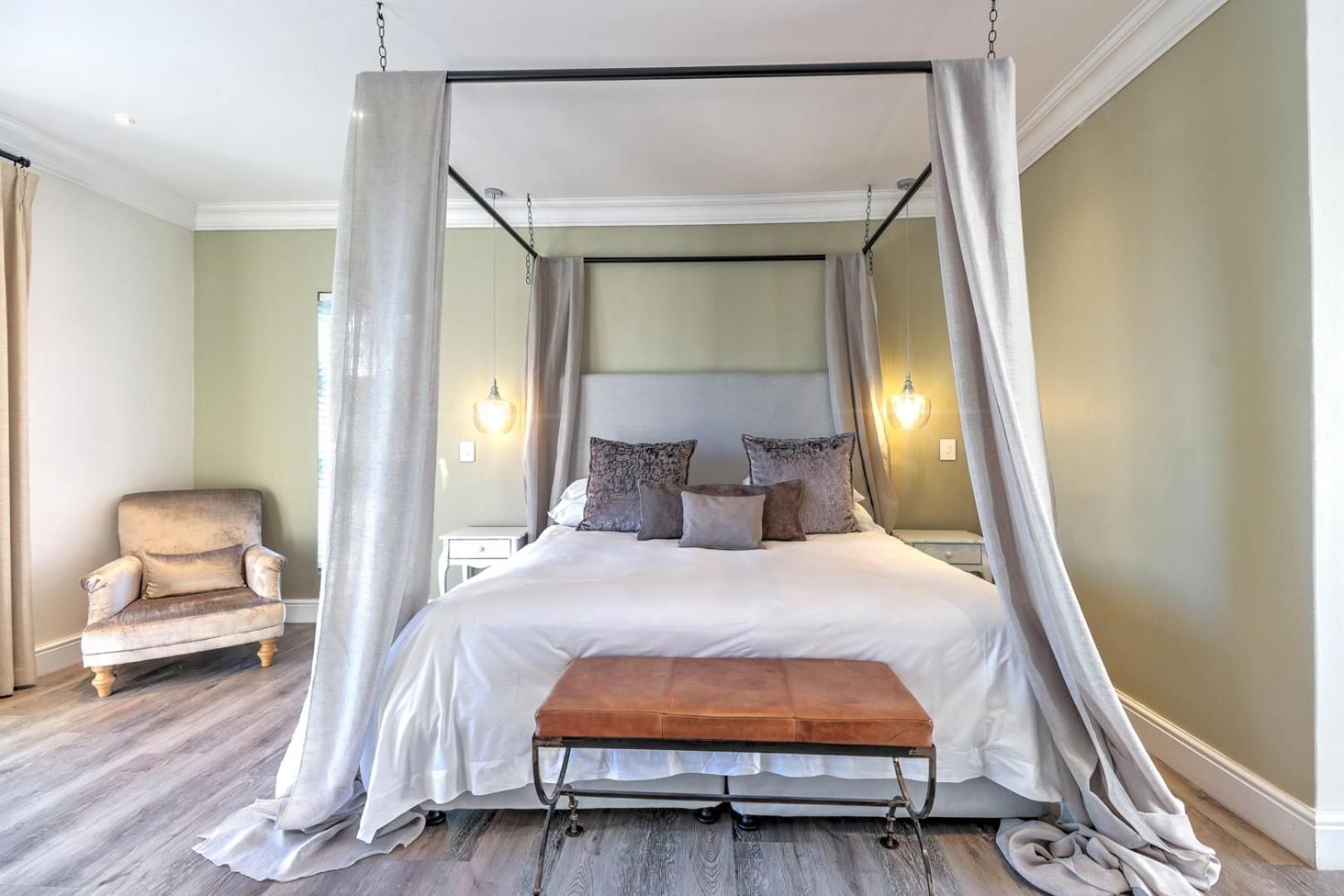 Honeymoon Suite