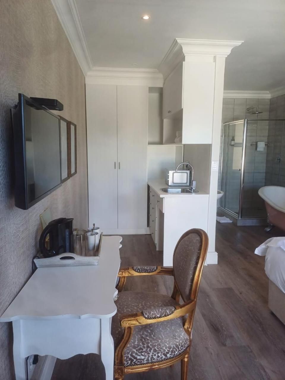Suite with Pool View